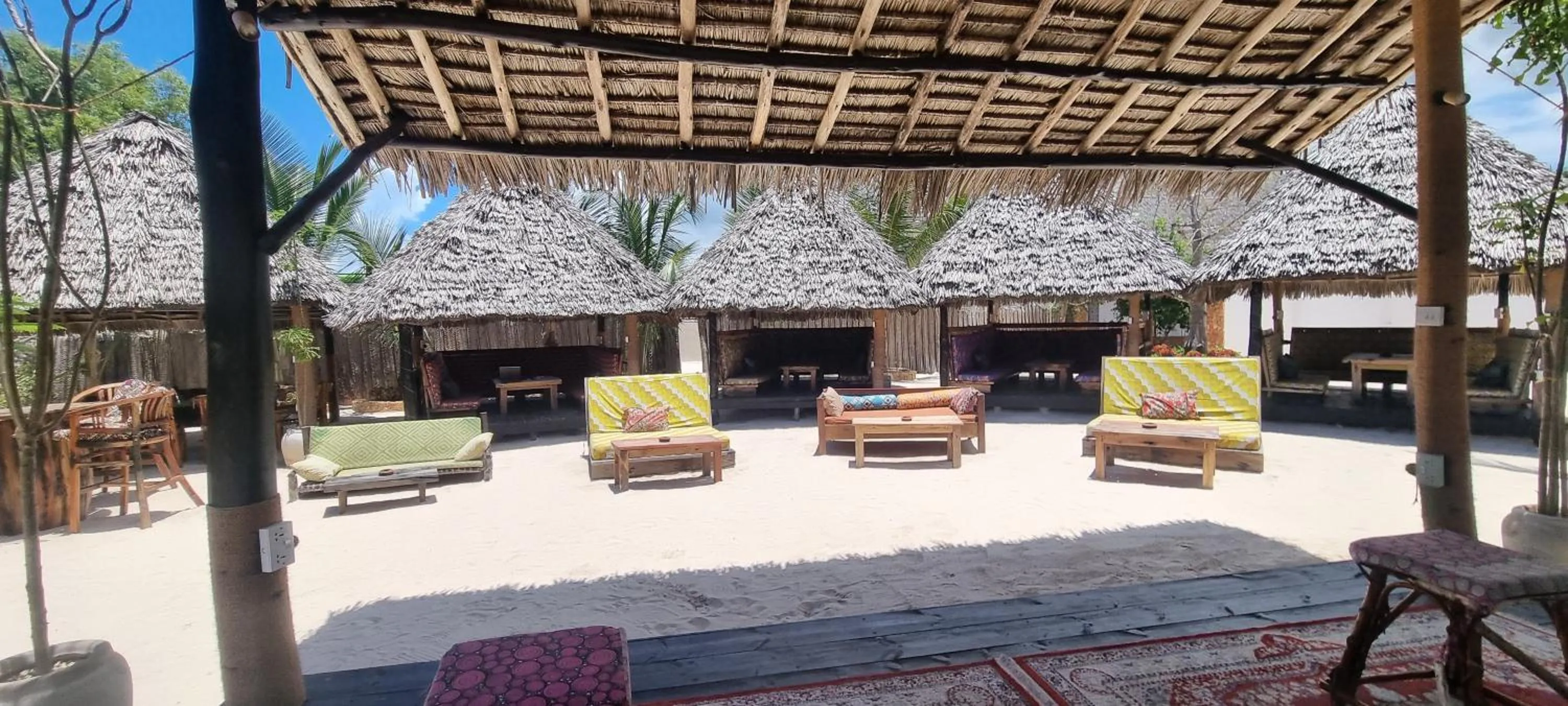 Restaurant/places to eat in Salama & Mbuyuni Bungalows