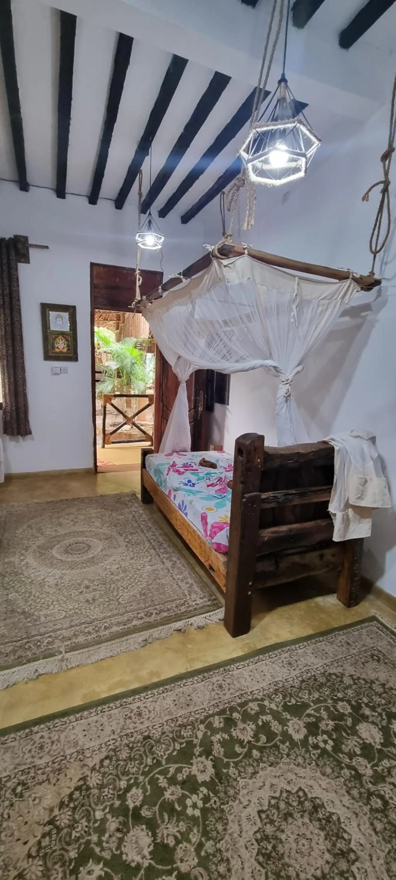 Shower, Bed in Salama & Mbuyuni Bungalows