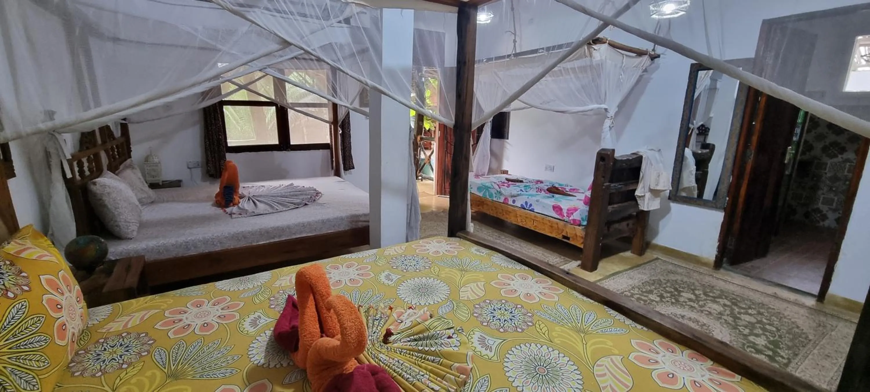 Shower, Bed in Salama & Mbuyuni Bungalows