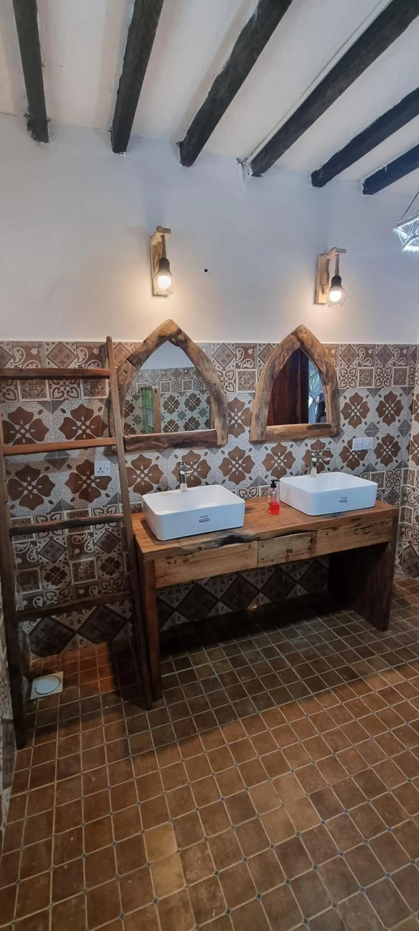 Shower in Salama & Mbuyuni Bungalows