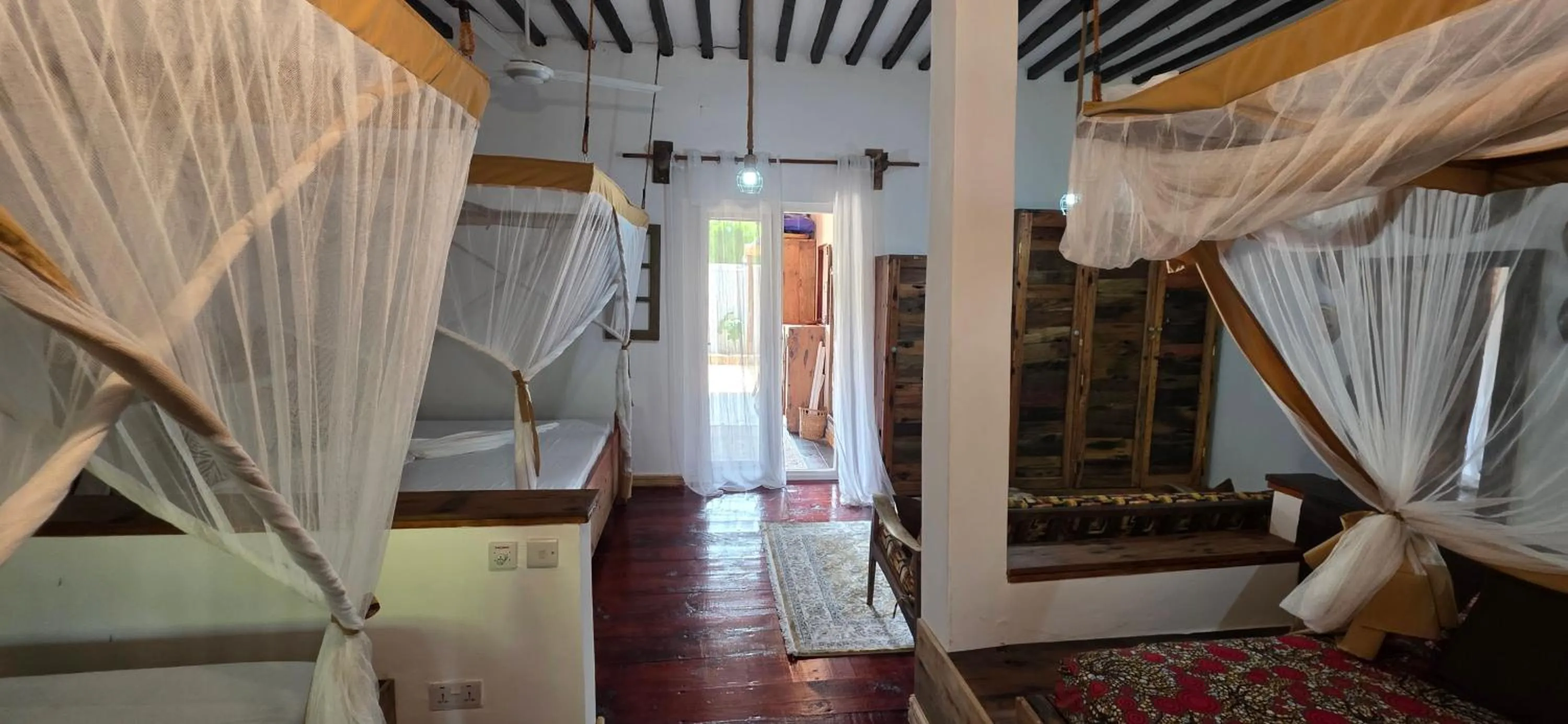 Bed in Salama & Mbuyuni Bungalows