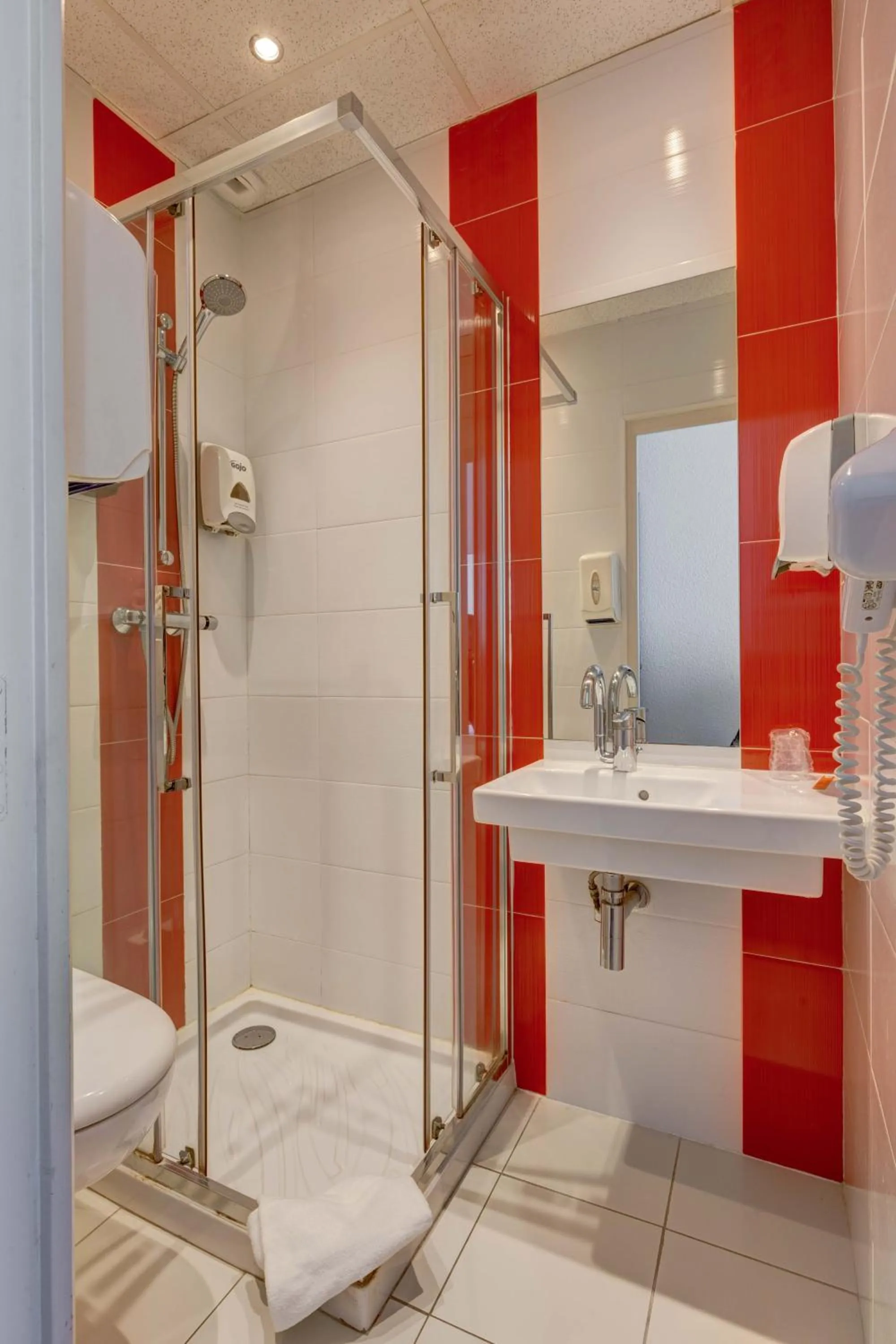 Shower in le paris brest hotel