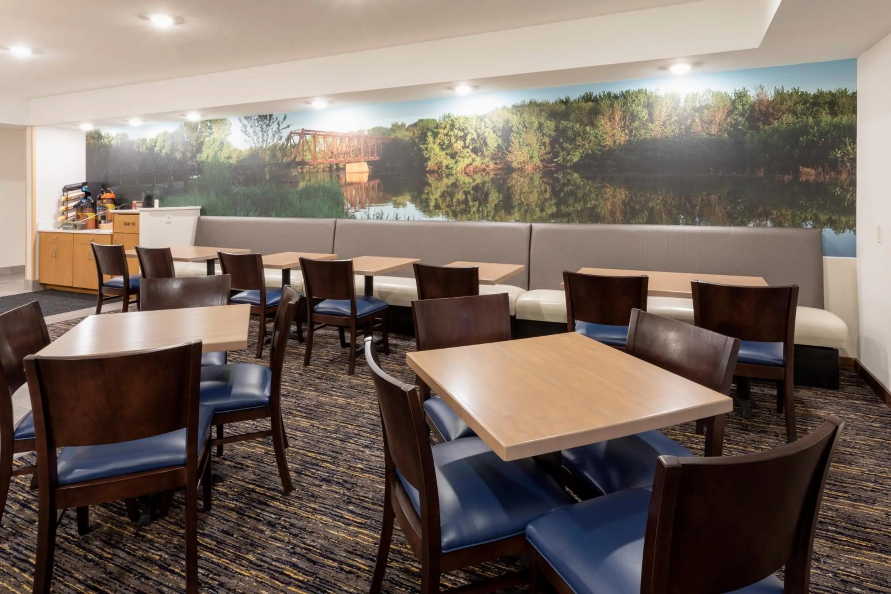 Restaurant/places to eat in GrandStay Hotel & Suites Rock Valley