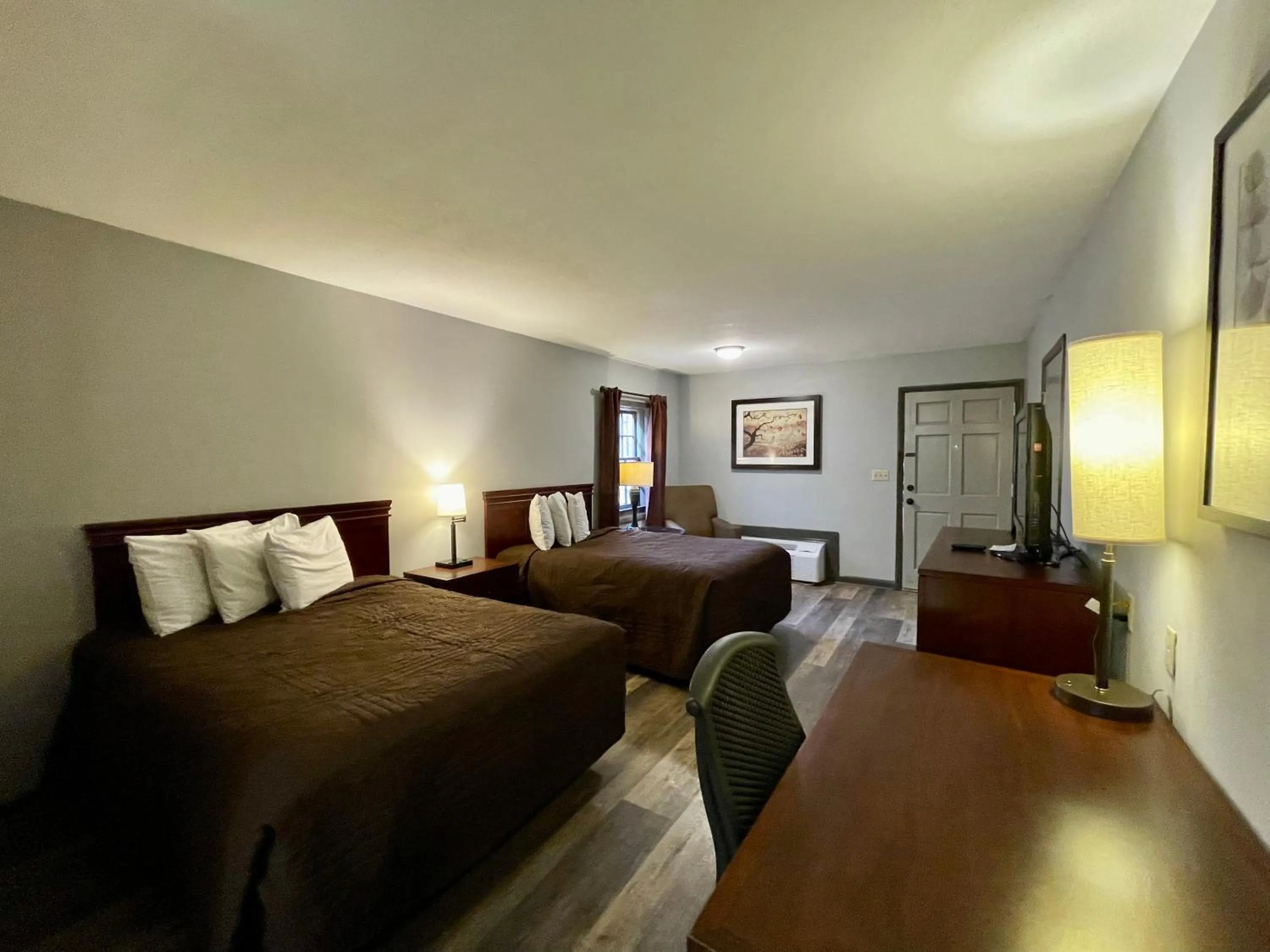 Bed in Alpine Village Inn