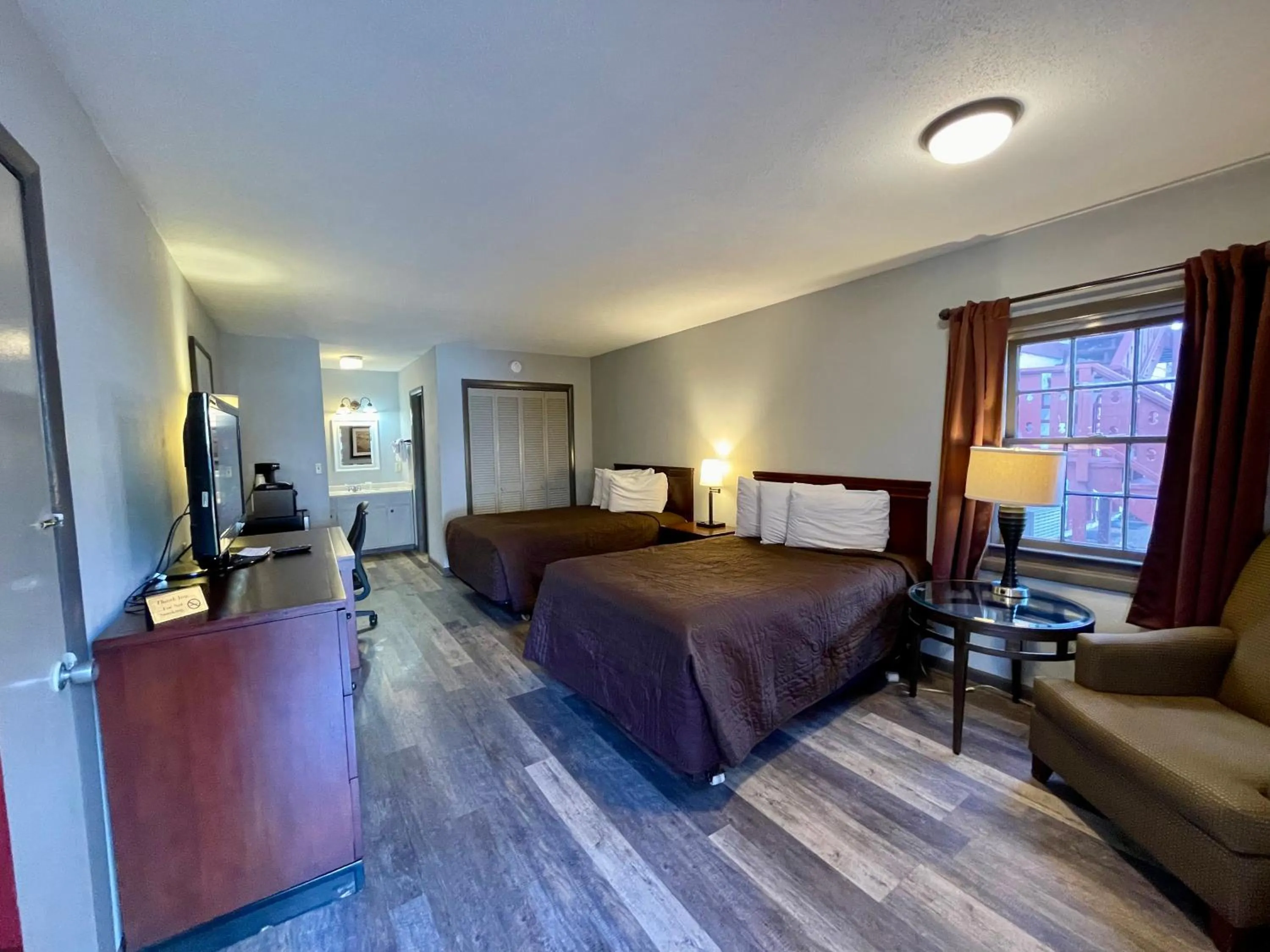 Bed in Alpine Village Inn