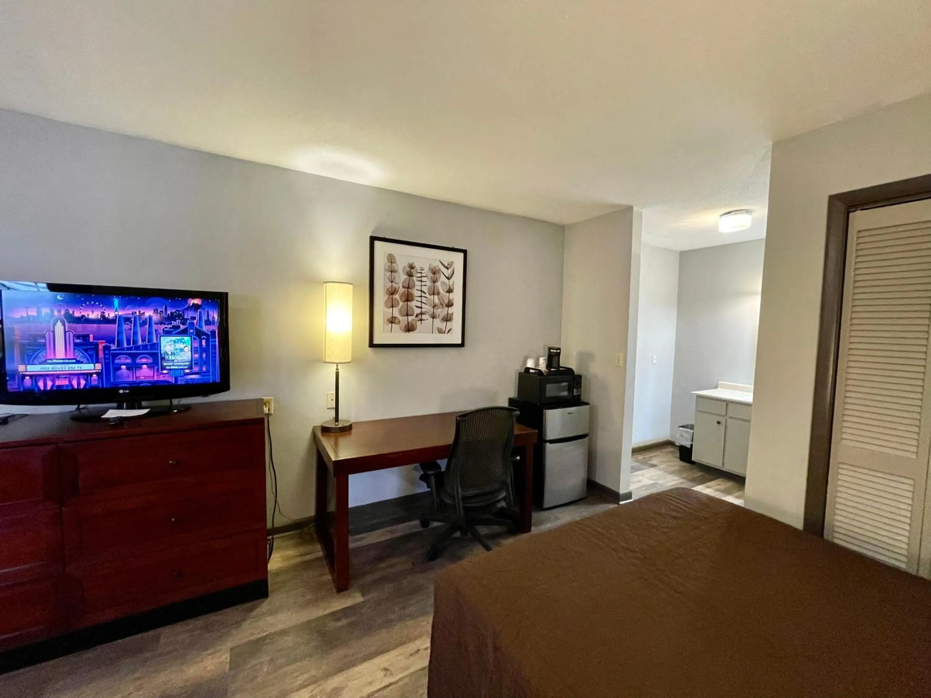 Bed in Alpine Village Inn