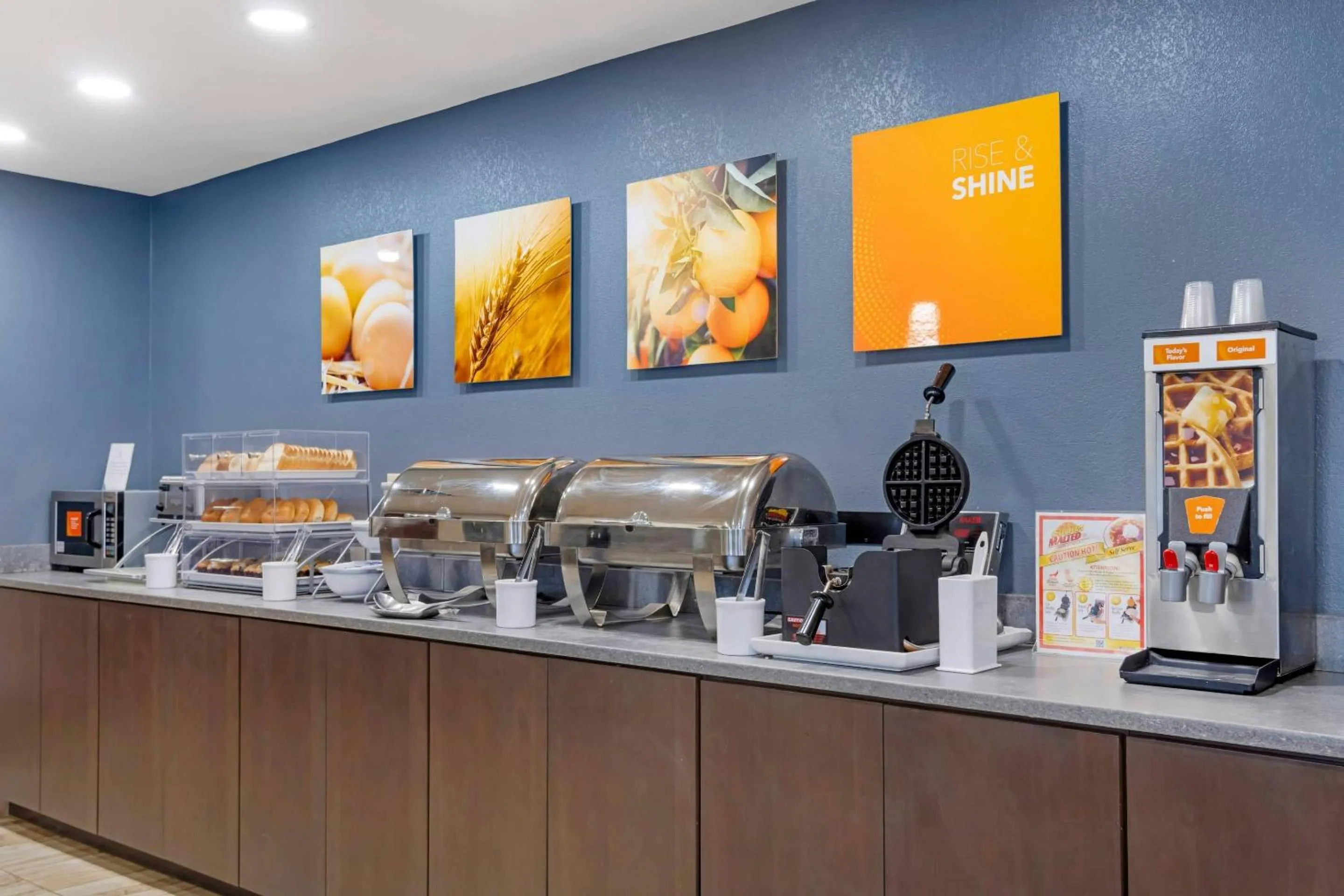 Breakfast in Comfort Suites near Birkdale Village- Huntersville