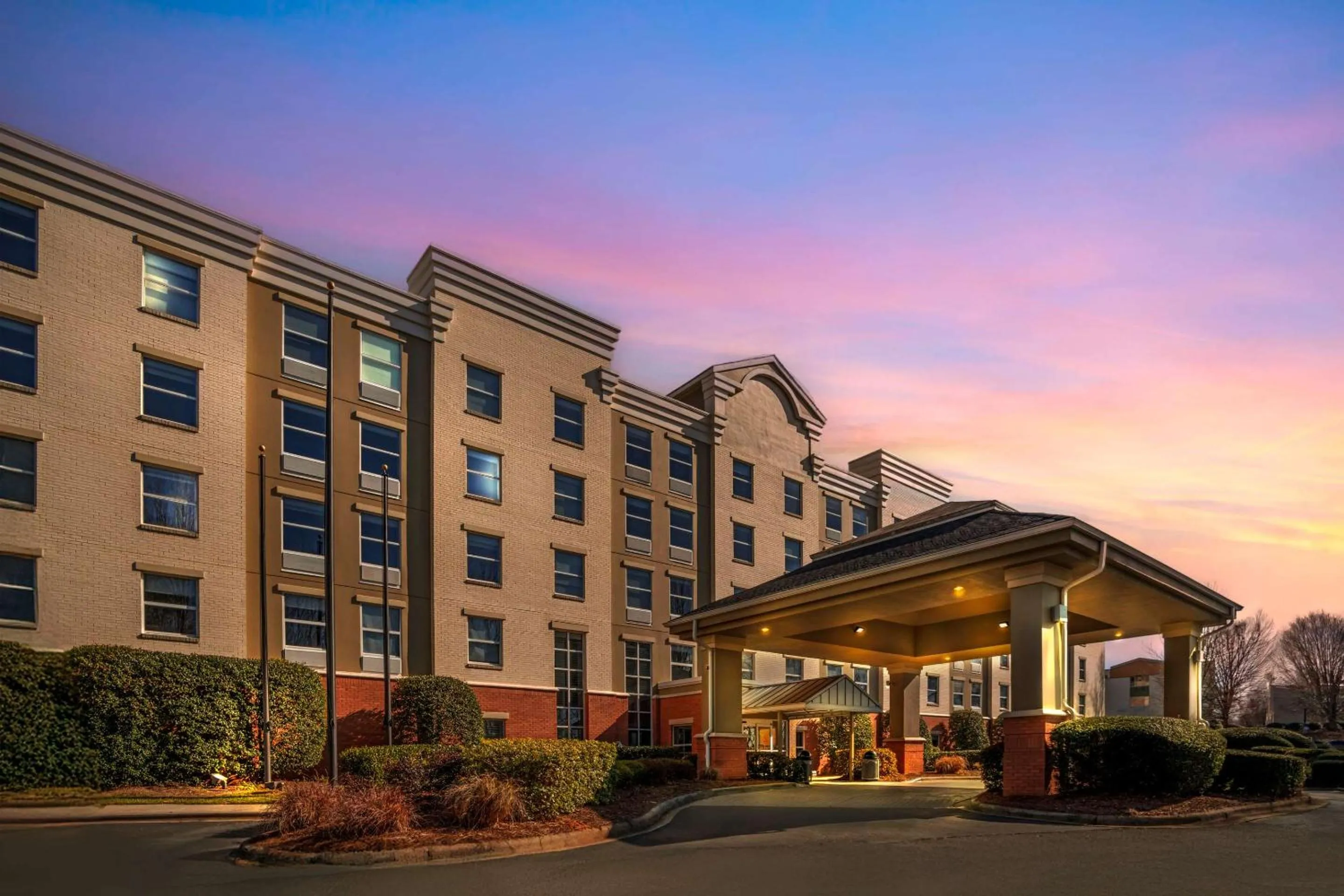 Comfort Suites near Birkdale Village- Huntersville