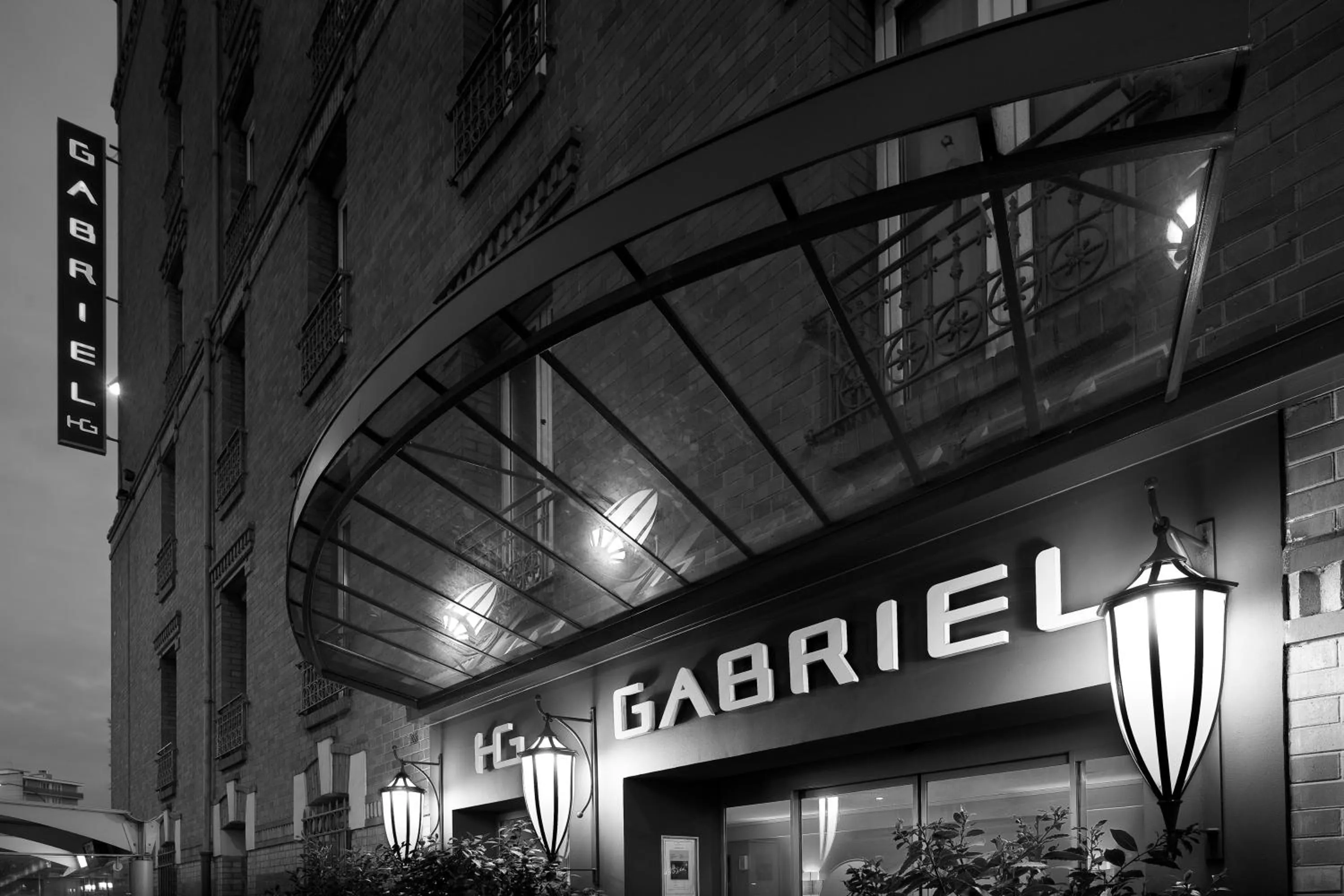 Property building in Hotel Gabriel Issy Paris