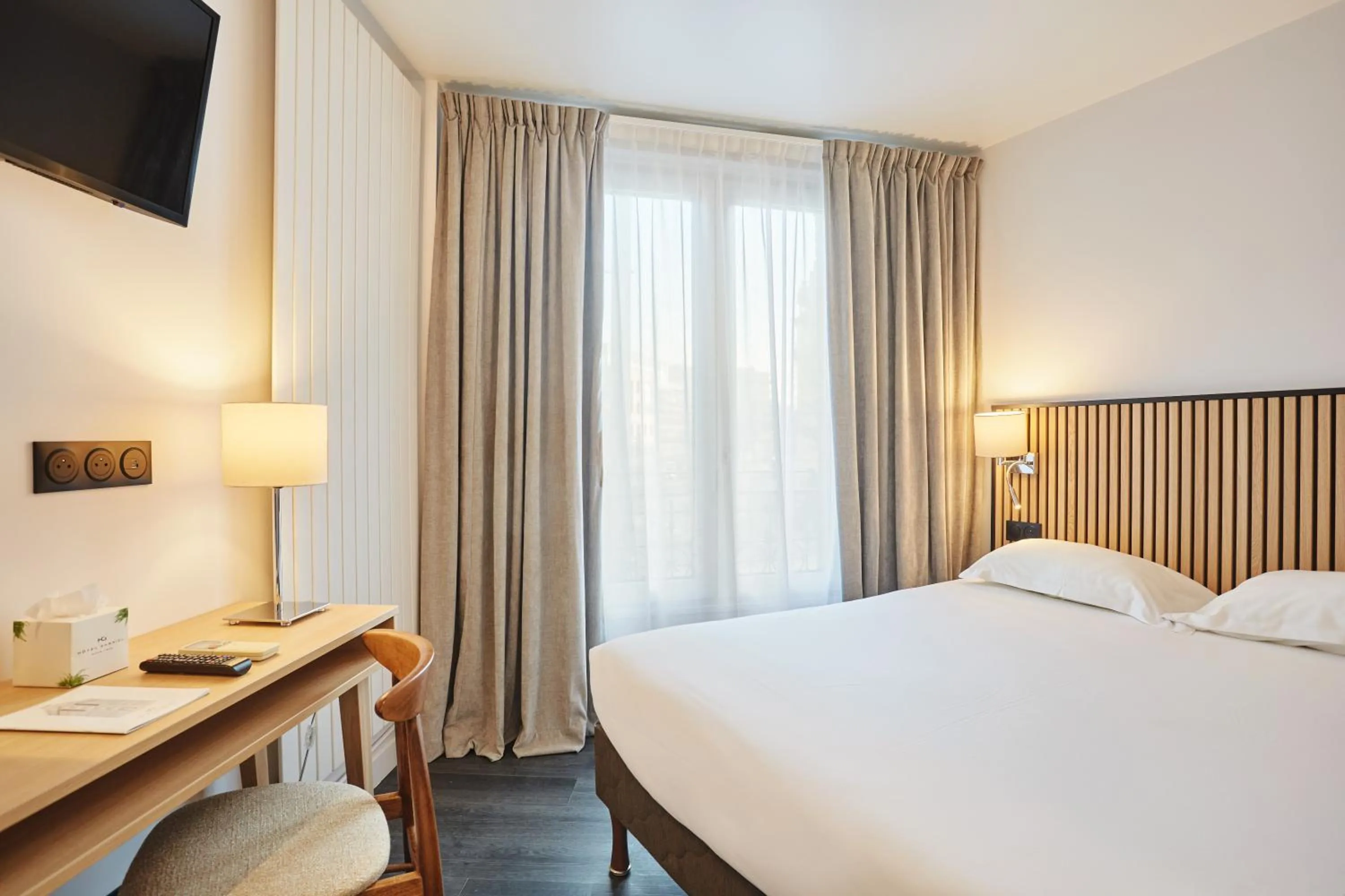 Bed in Hotel Gabriel Issy Paris