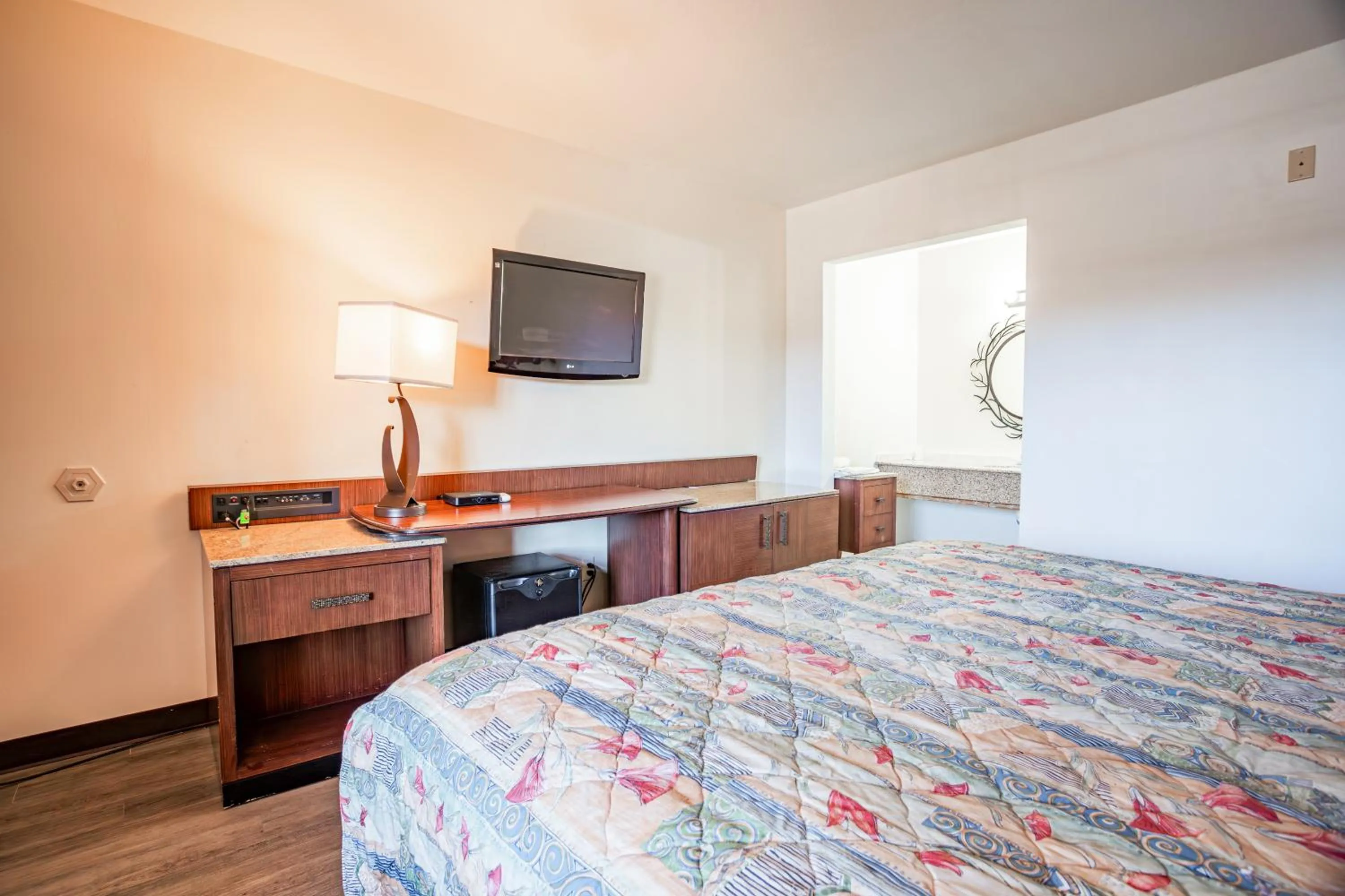 Bedroom, Bed in Southern Inn By OYO Walterboro I-95