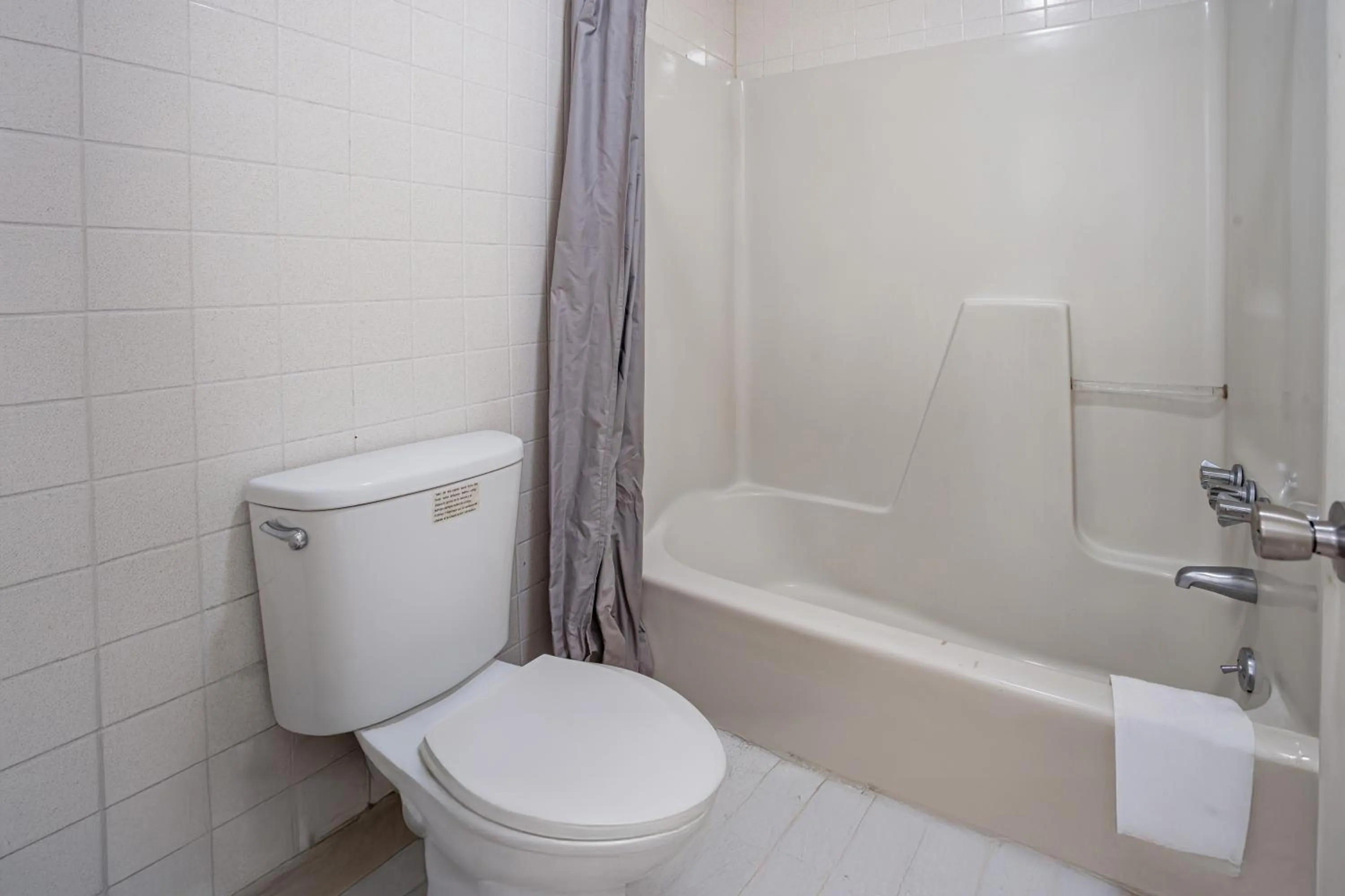 Bathroom in Southern Inn By OYO Walterboro I-95