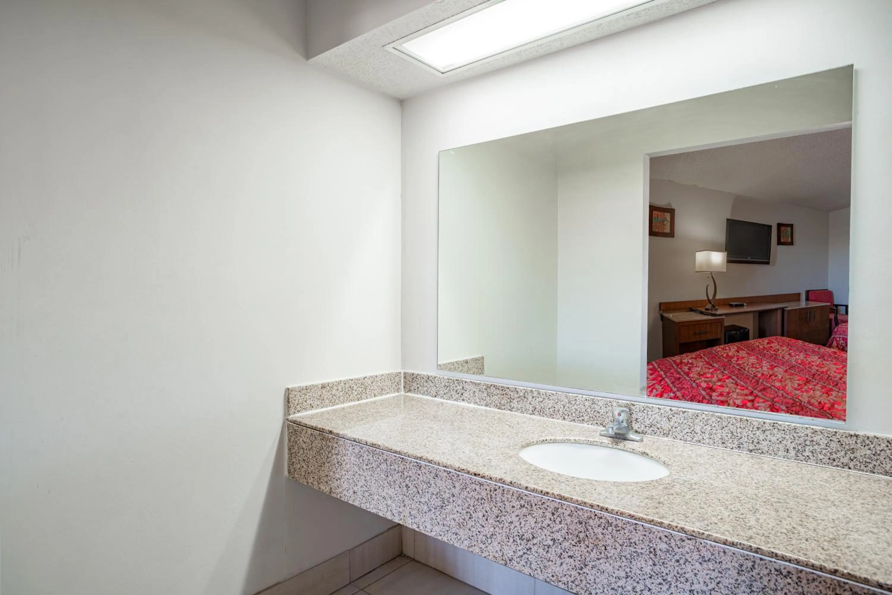 Bathroom in Southern Inn By OYO Walterboro I-95