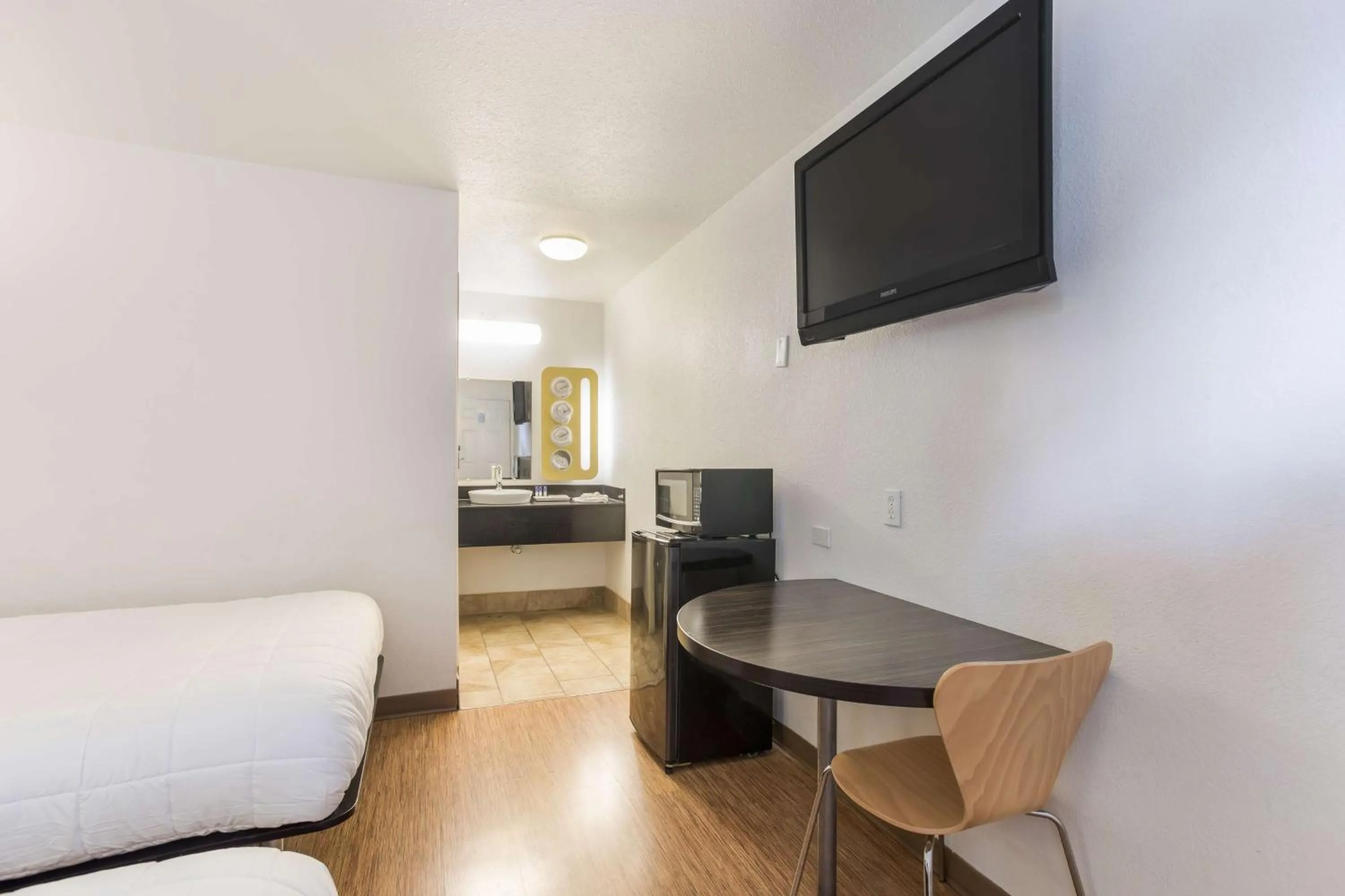 Bedroom, Bed in Americas Best Value Inn Bowling Green