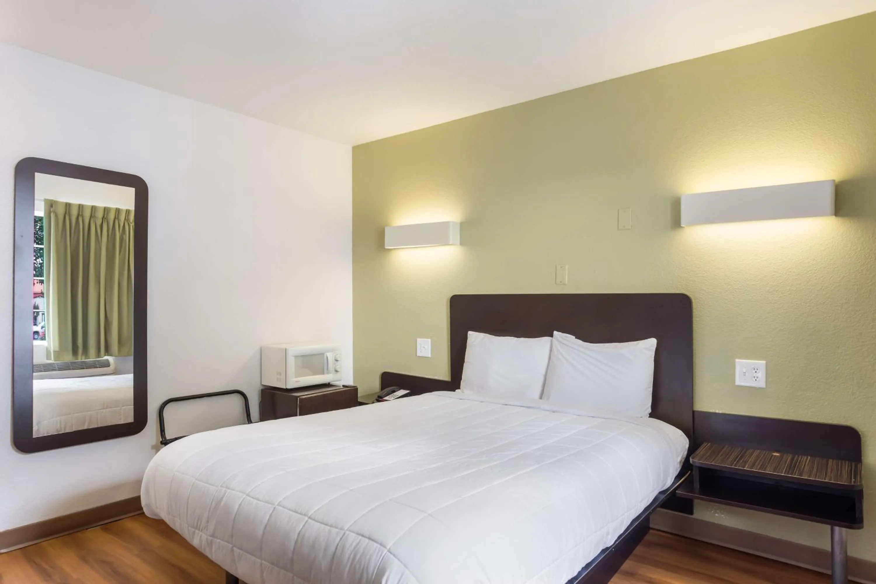 Bedroom, Bed in Americas Best Value Inn Bowling Green