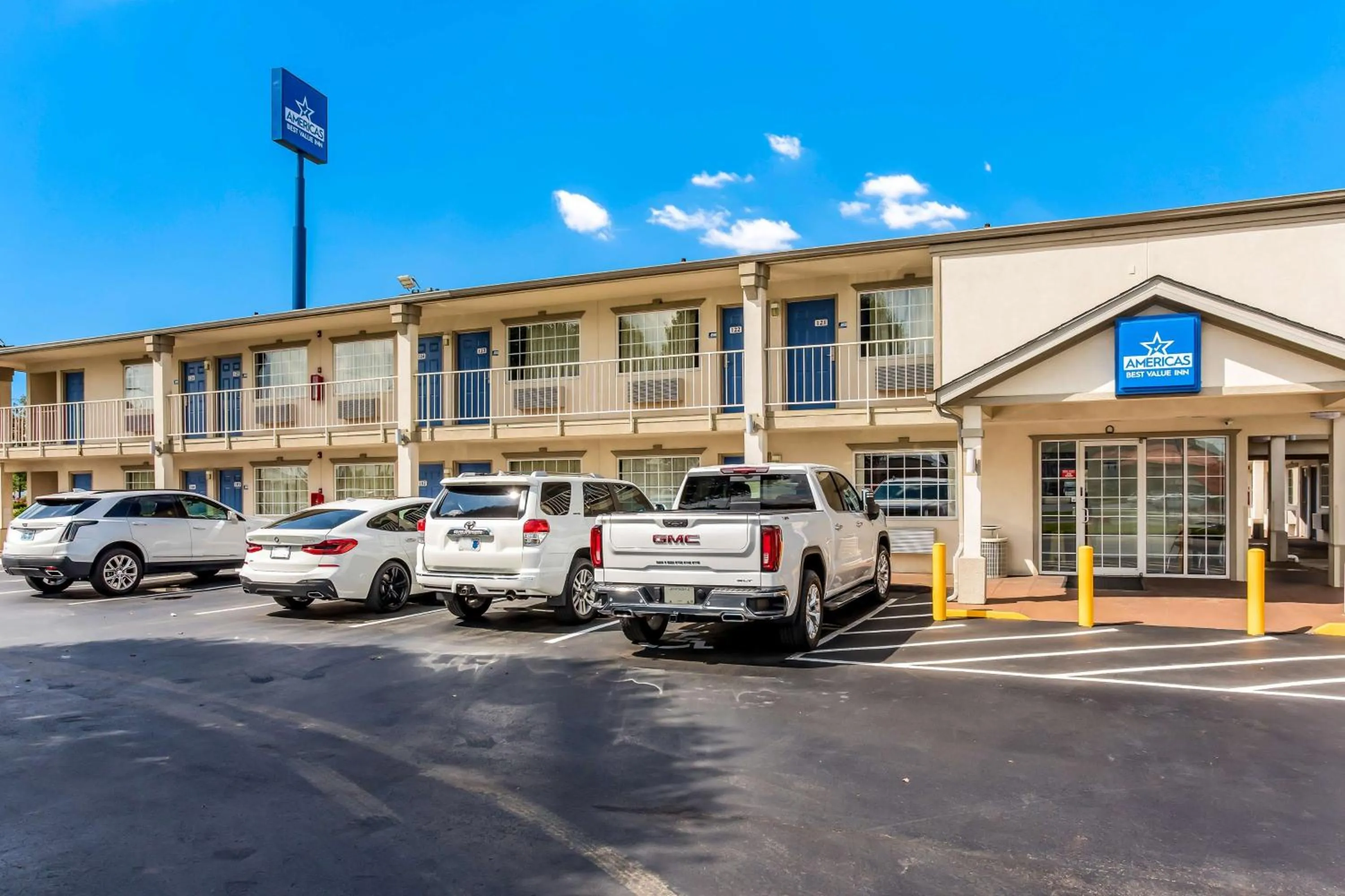Property building in Americas Best Value Inn Bowling Green