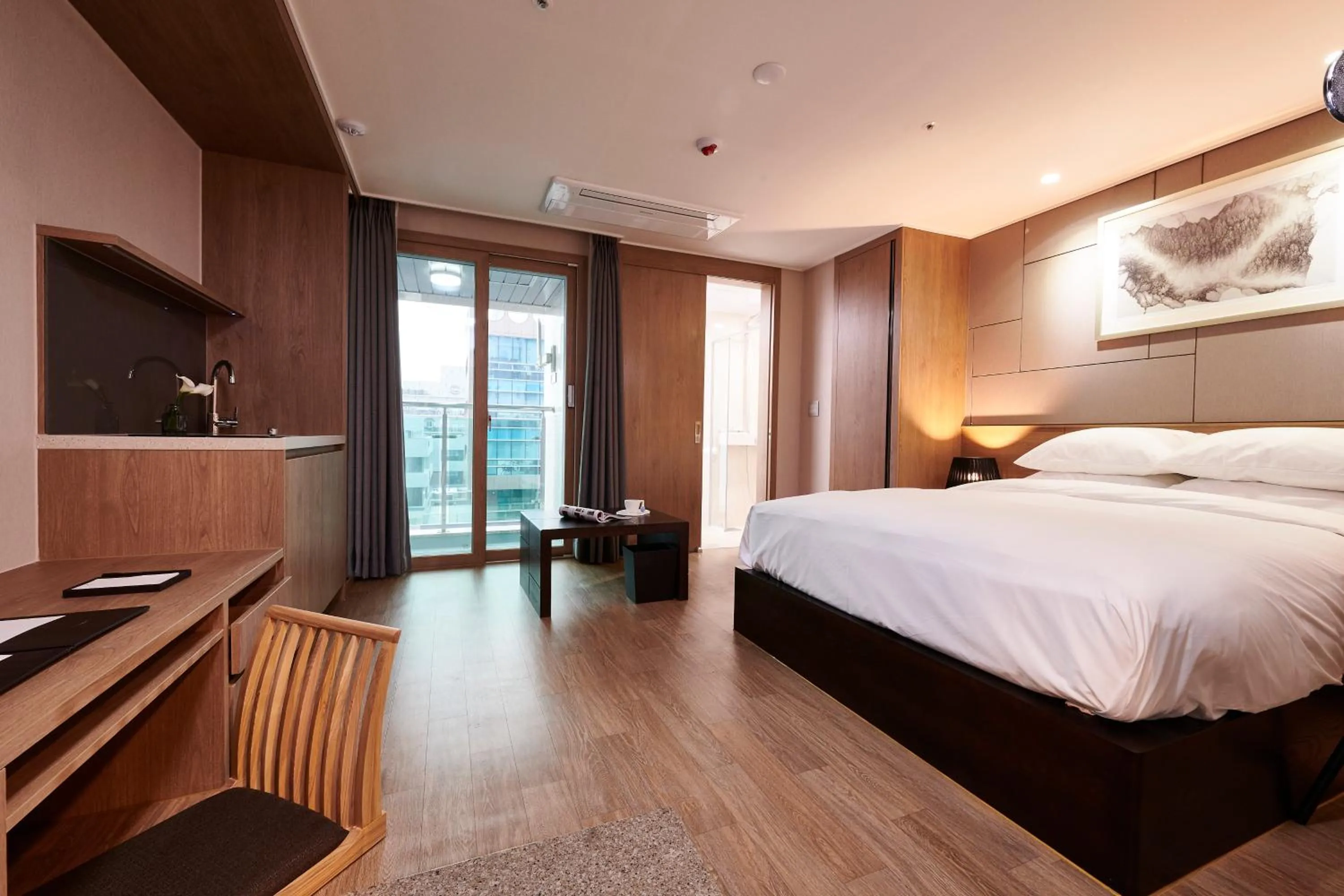 Photo of the whole room, Bed in New Raon Stay