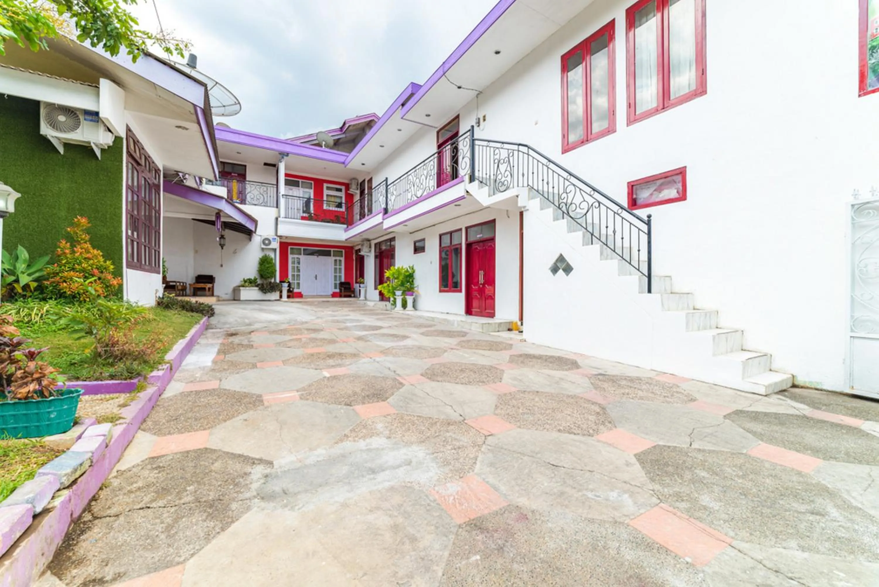 RedDoorz Syariah near Balai Kota Batu