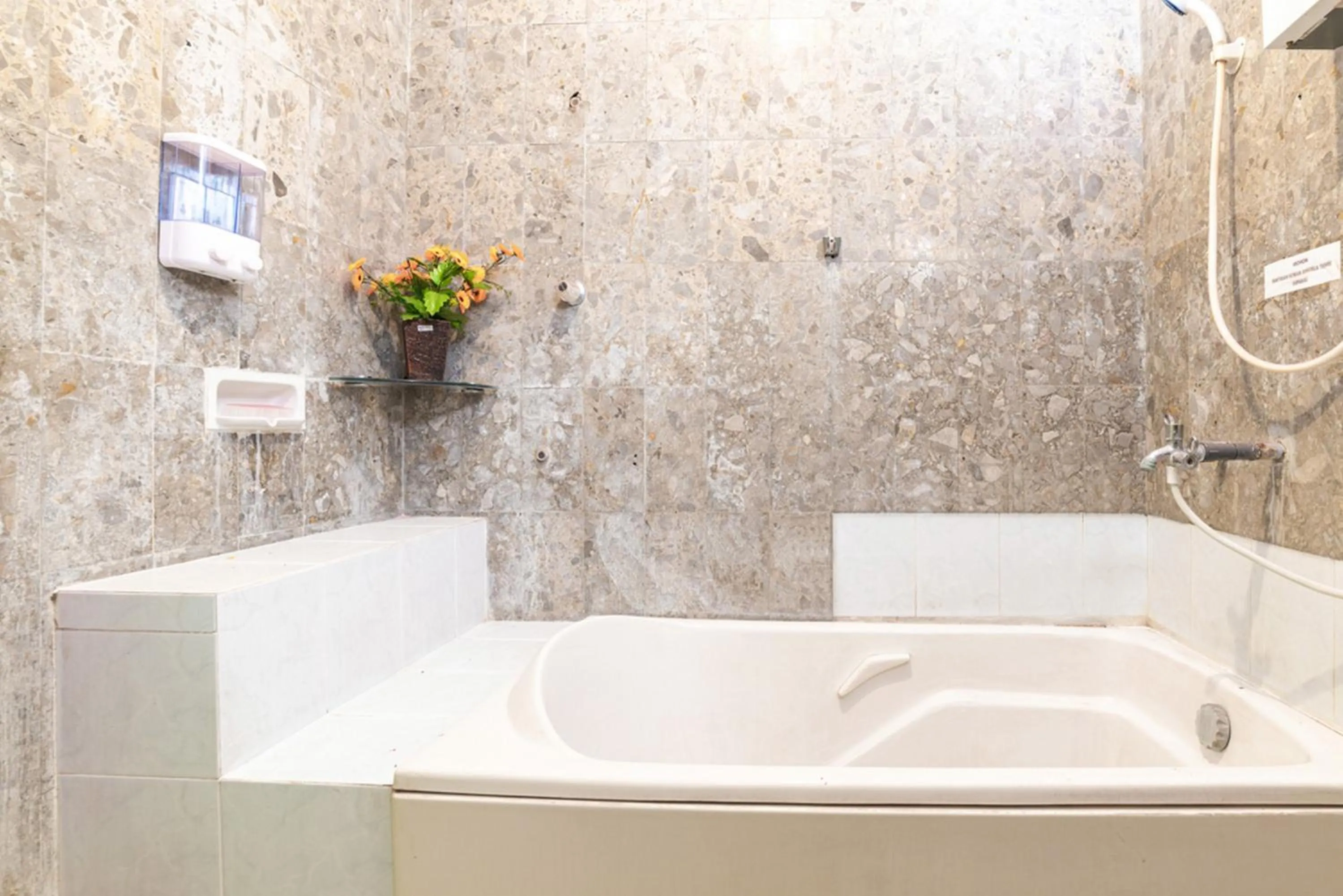 RedDoorz Syariah near Balai Kota Batu