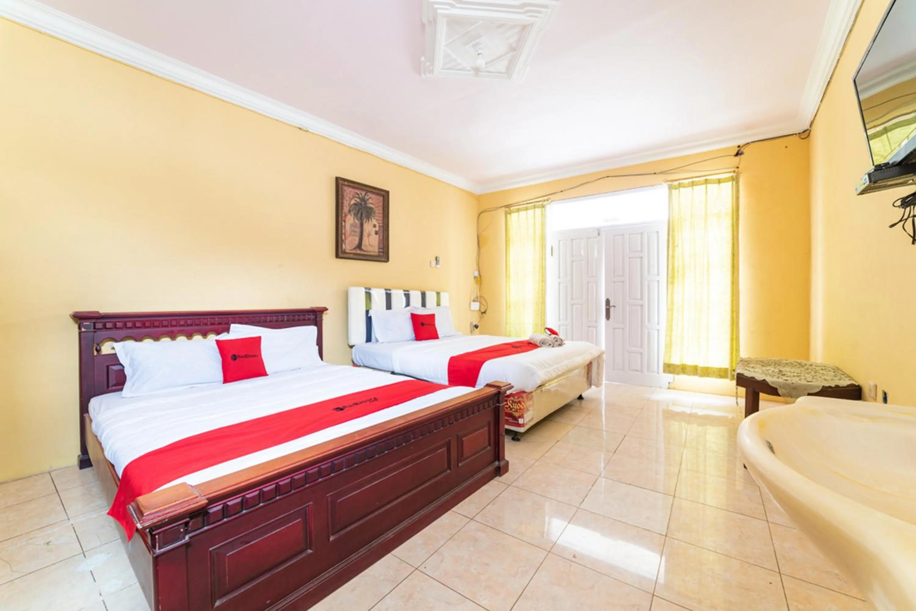 Bed in RedDoorz Syariah near Balai Kota Batu