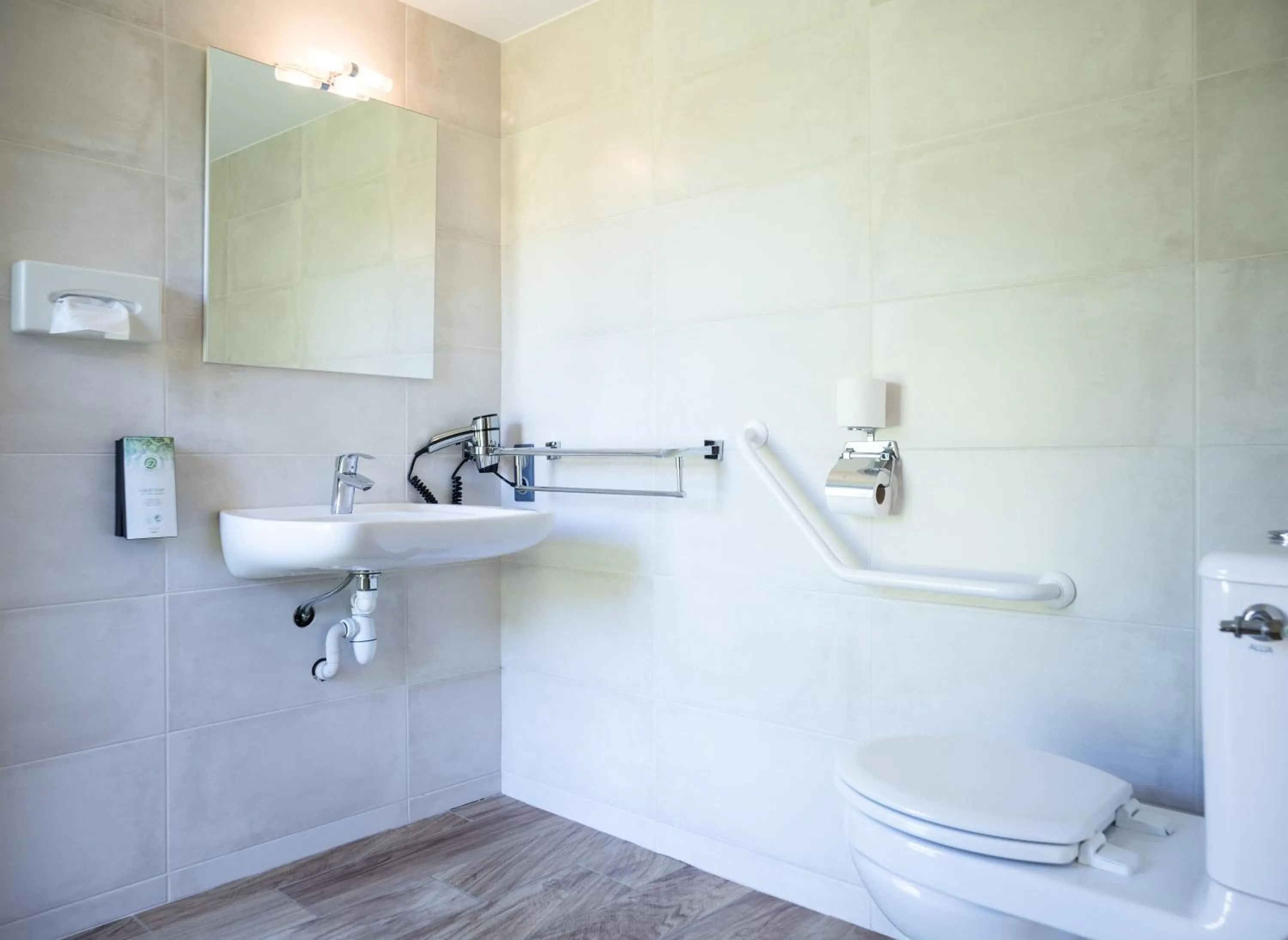 Bathroom in Kyriad Beaune