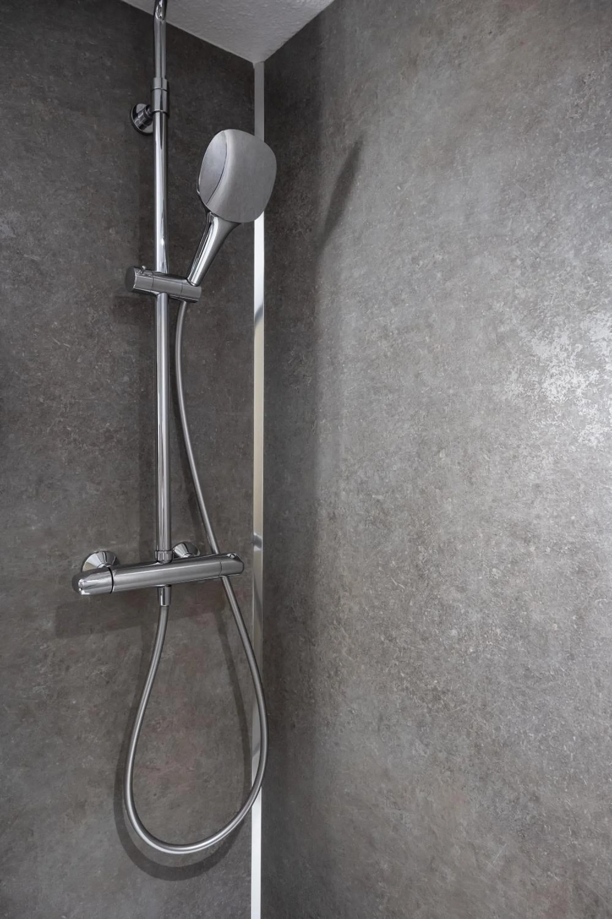 Shower in Kyriad Beaune