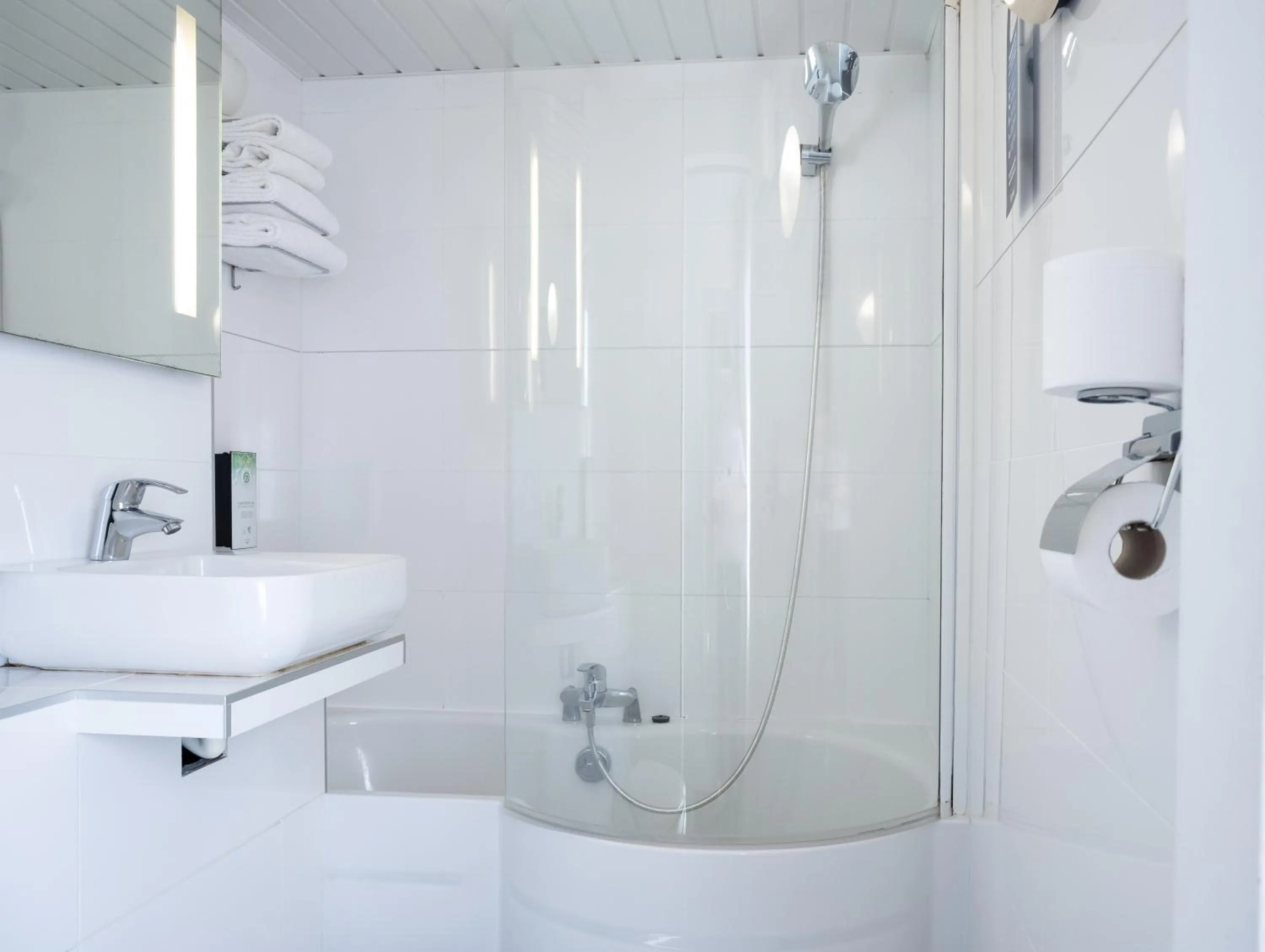 Bathroom in Kyriad Beaune