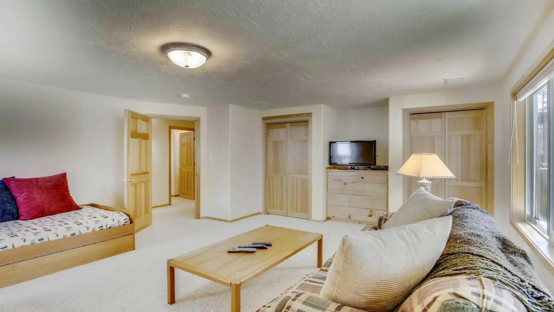 Bed in Paper Birch 09