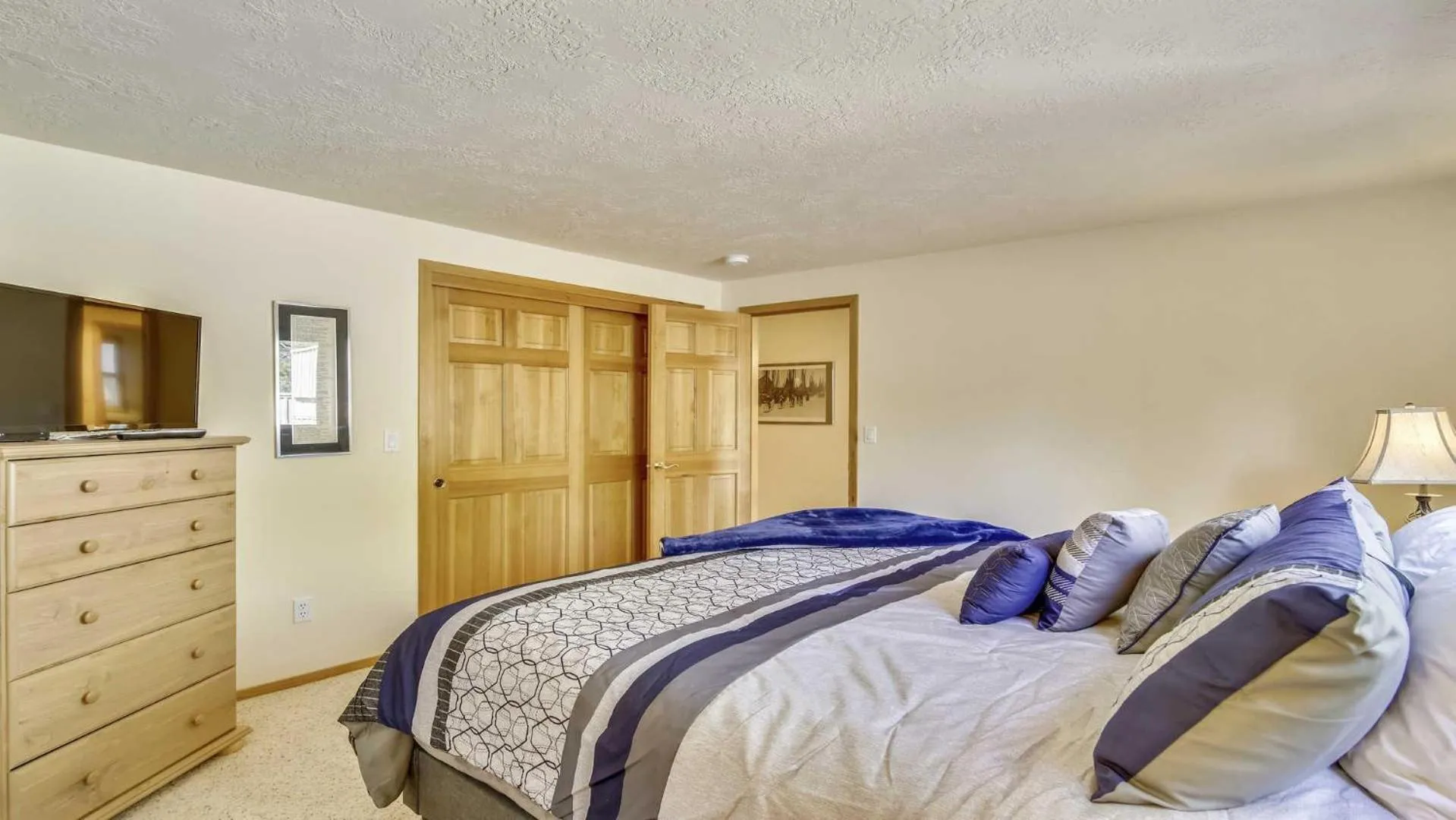 Bed in Paper Birch 09