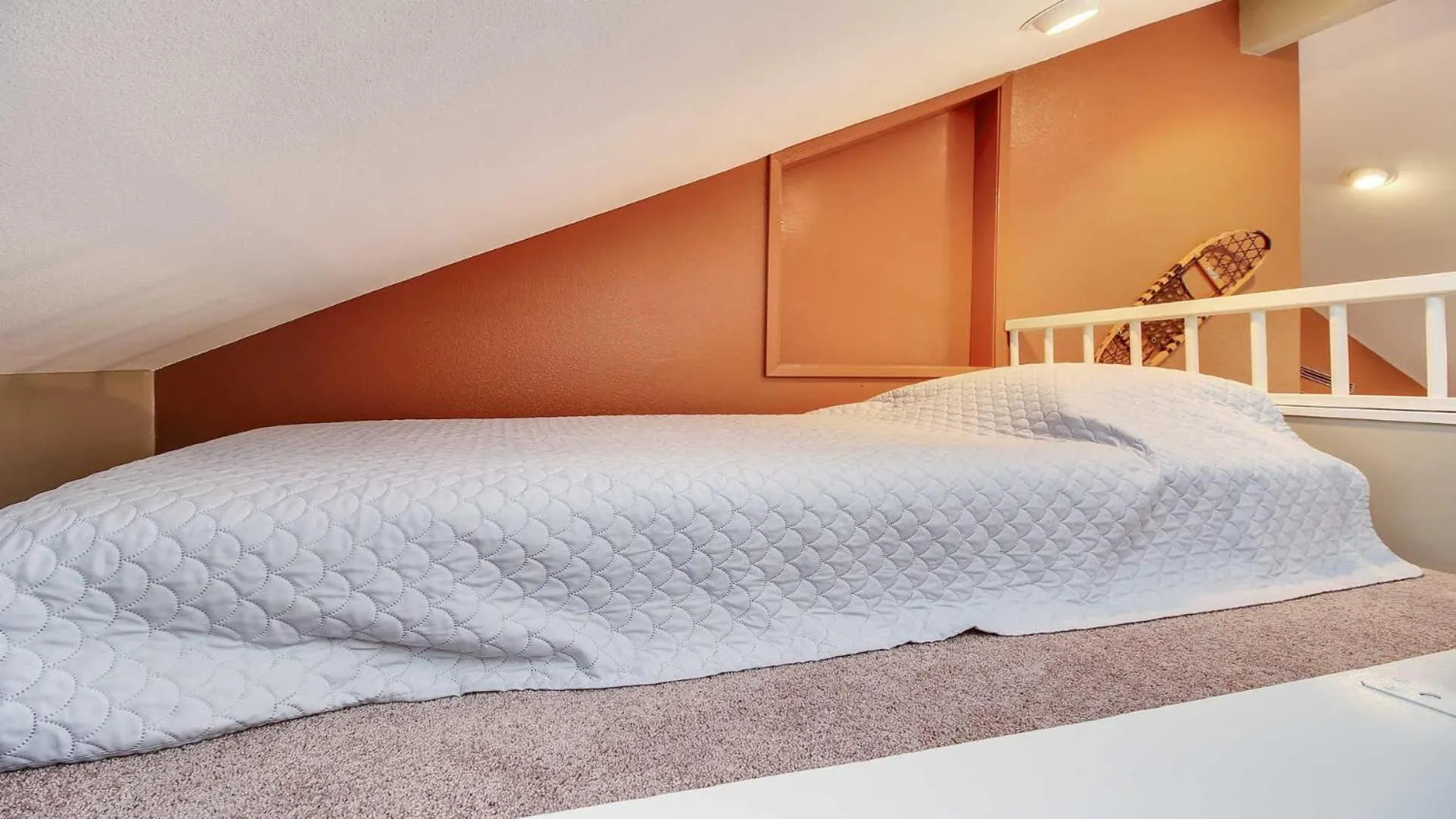 Bed in Powder Village E2