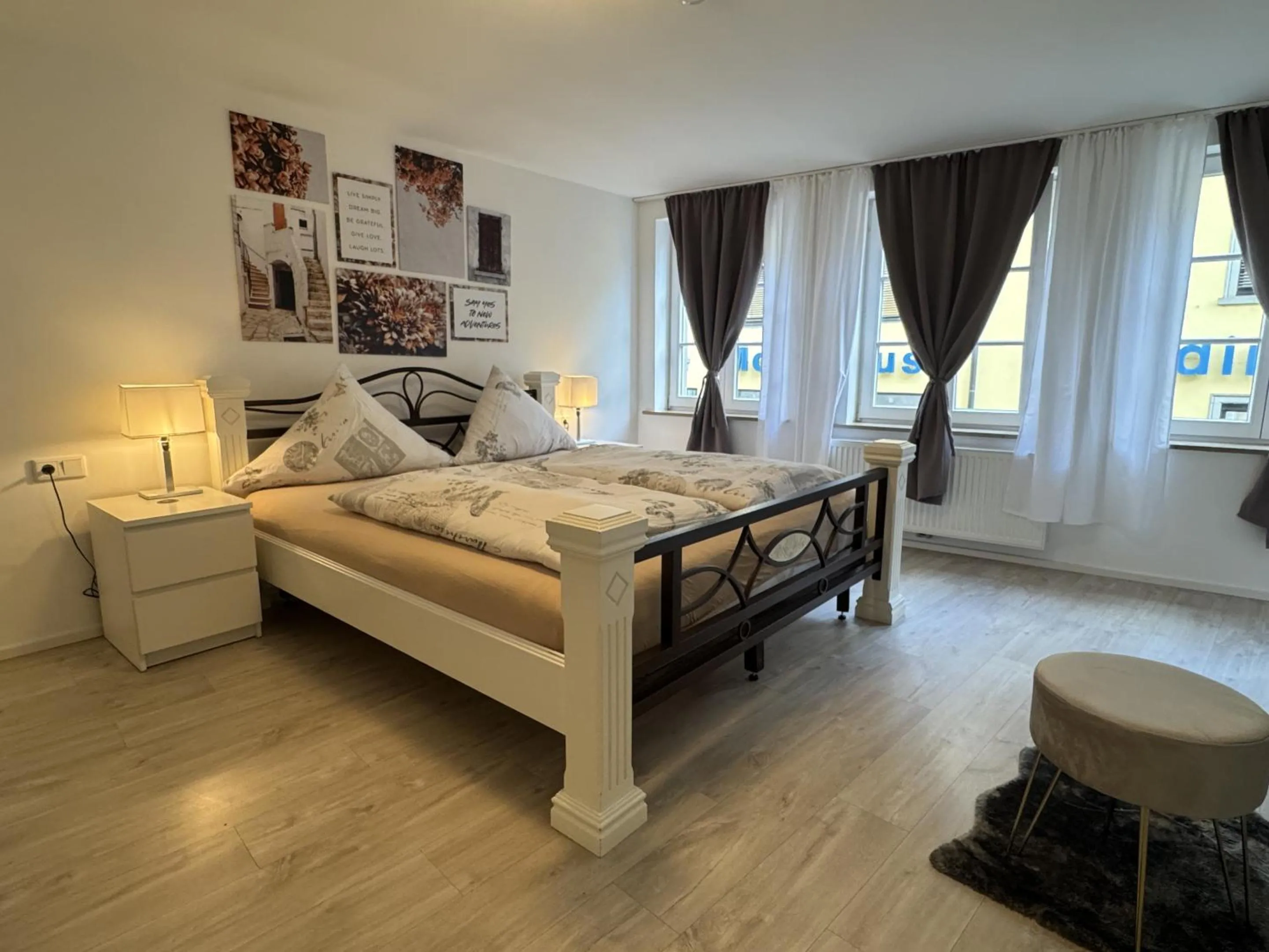 Bedroom, Bed in Sky