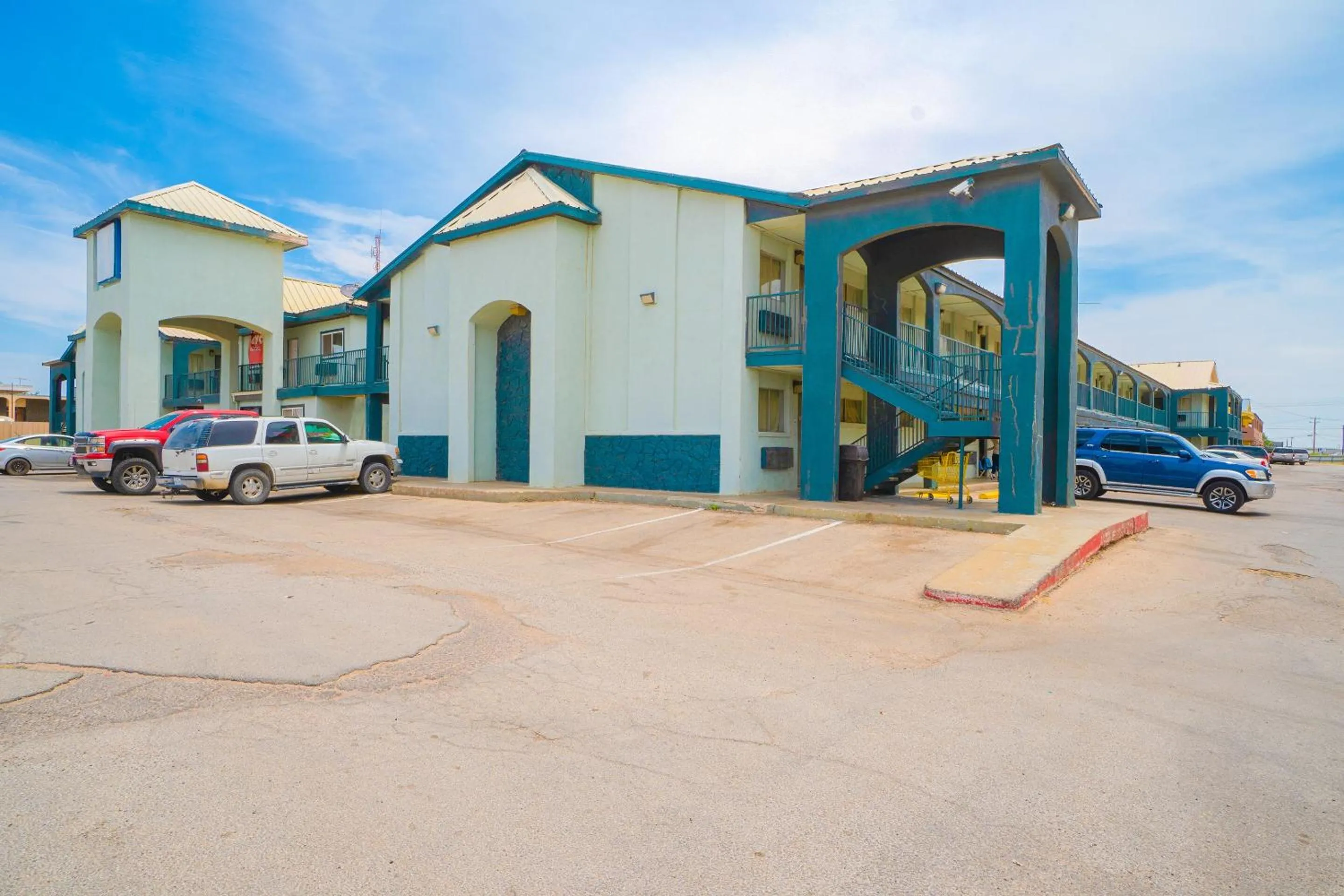 Facade/entrance in OYO Hotel Midland