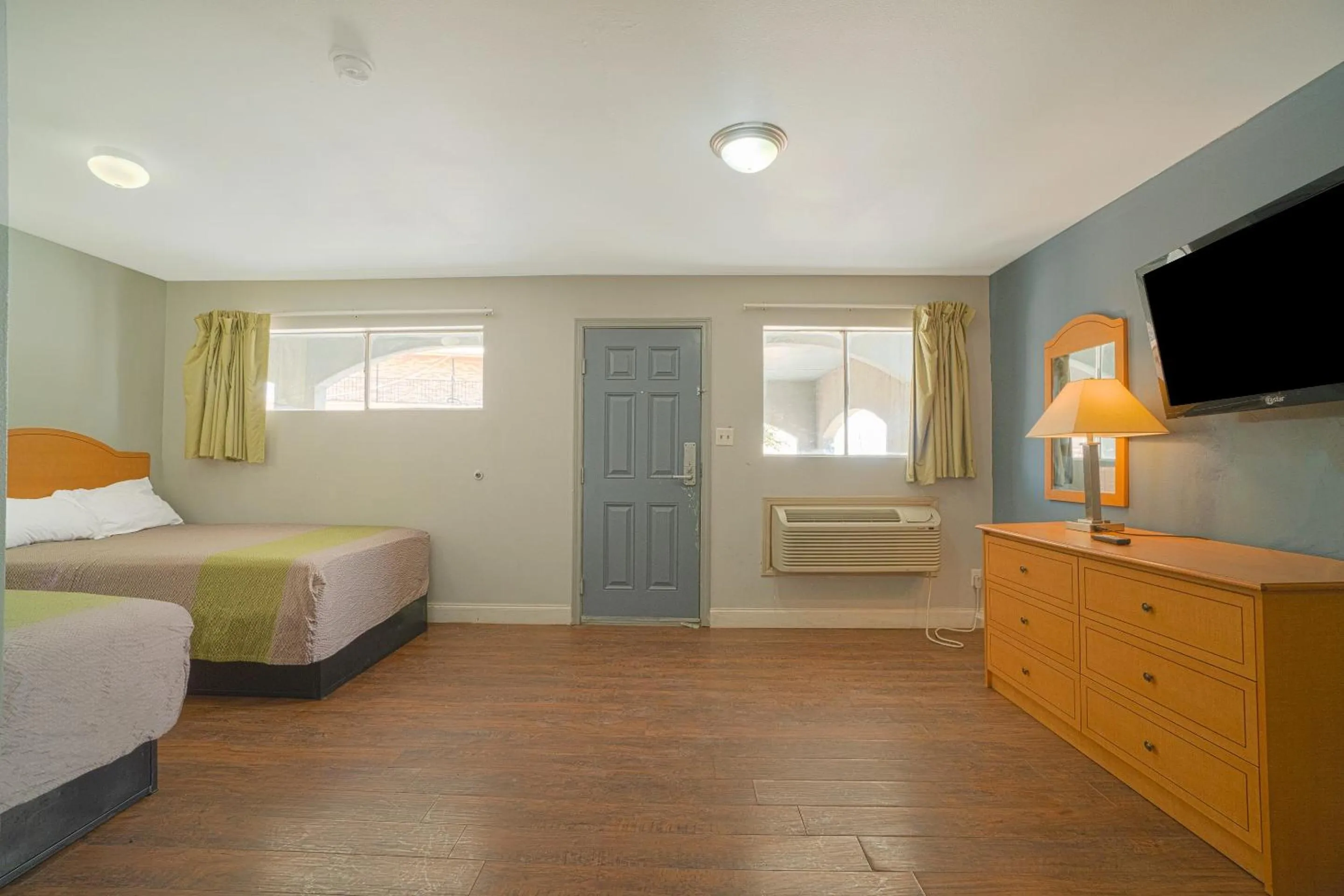 Bedroom in OYO Hotel Midland