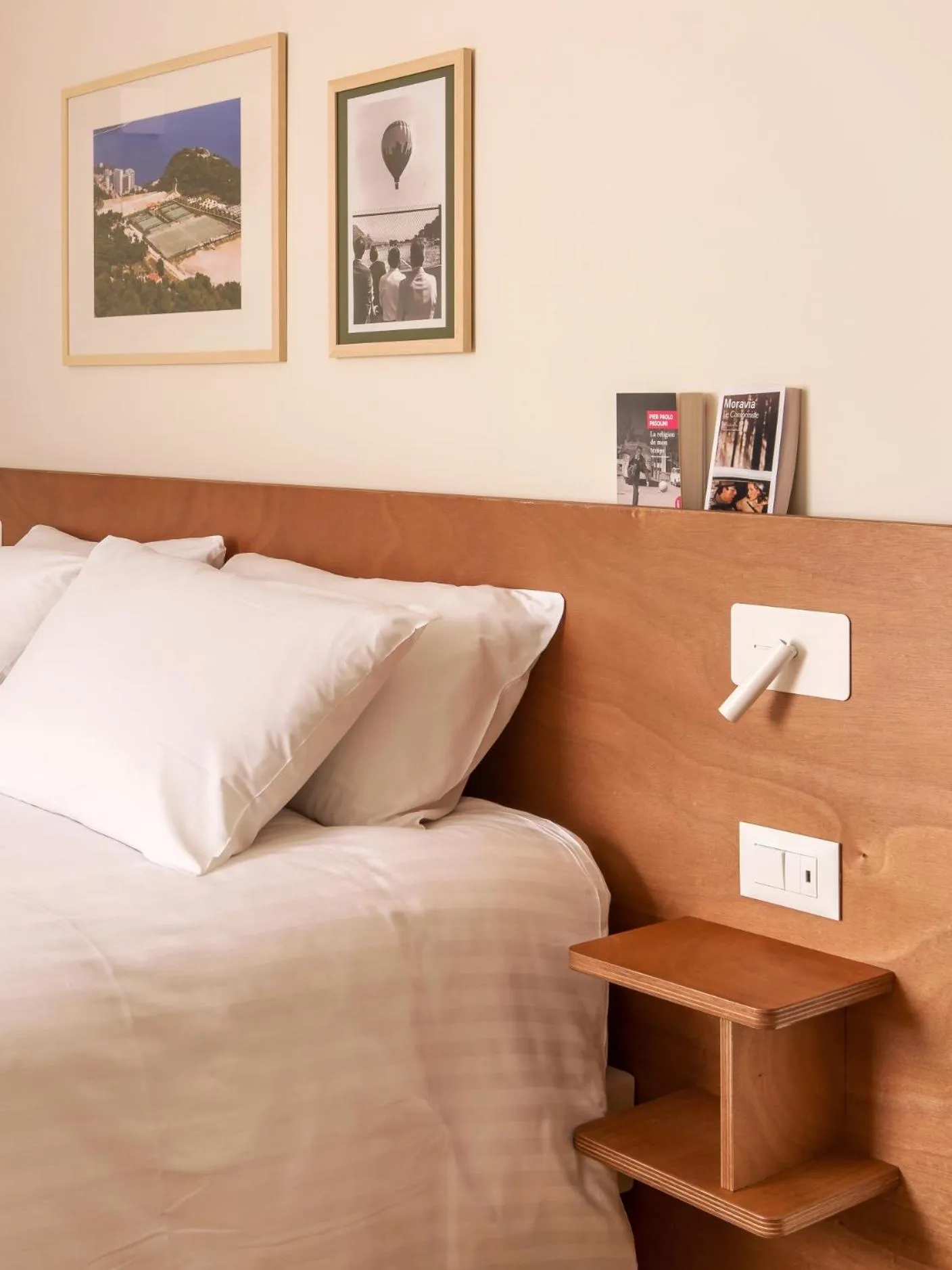 Bed in Alfred Hotels Monaco - Hôtel rénové