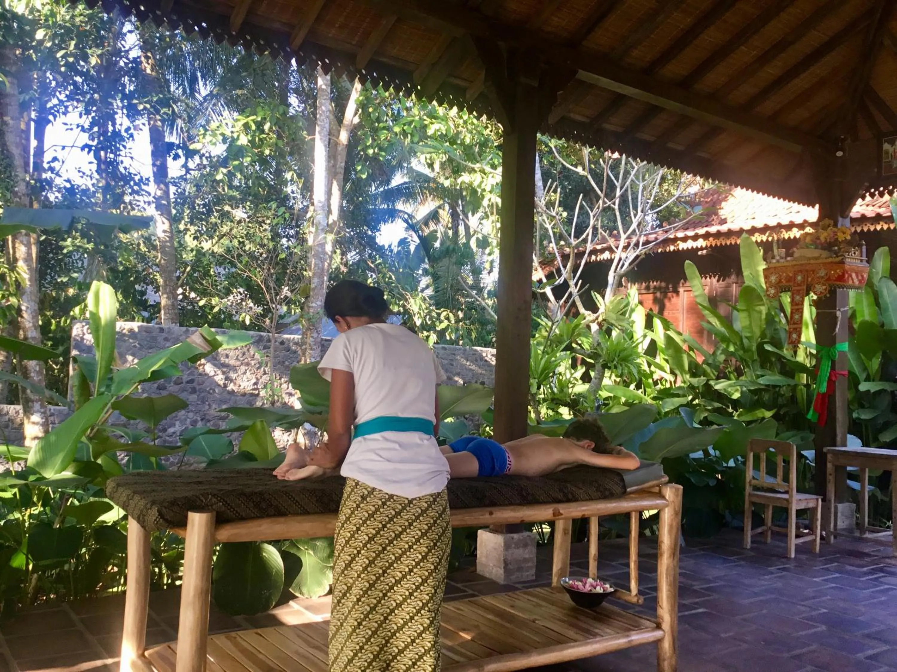 Massage in Alas Arum Ecolodge
