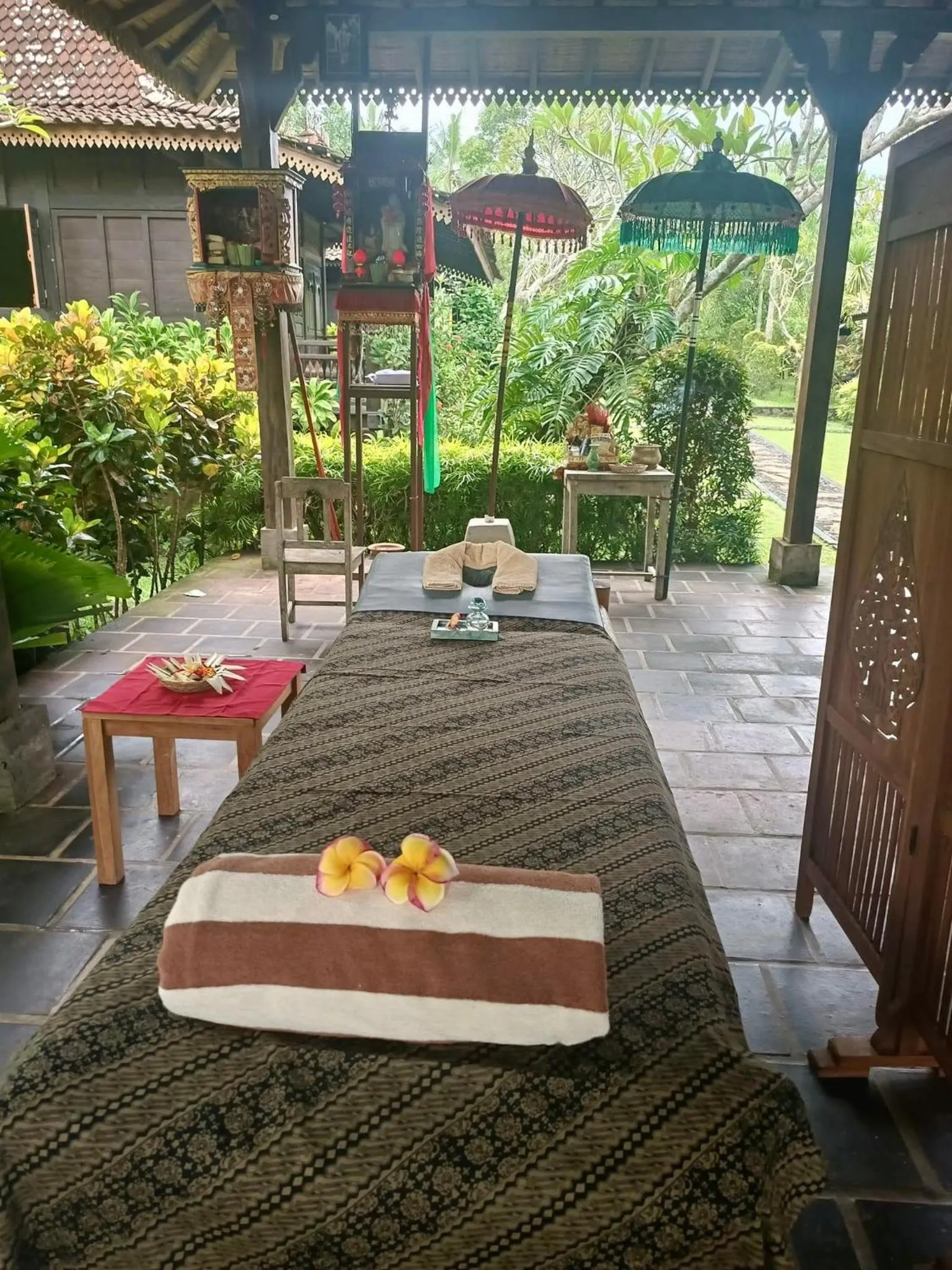 Massage in Alas Arum Ecolodge