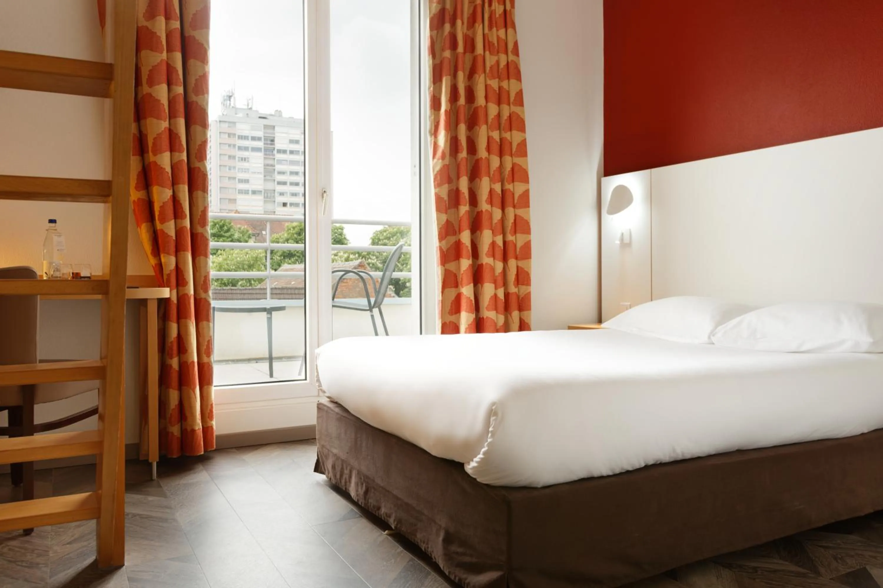 Bedroom, Bed in Logis Hôtel Beauséjour Colmar