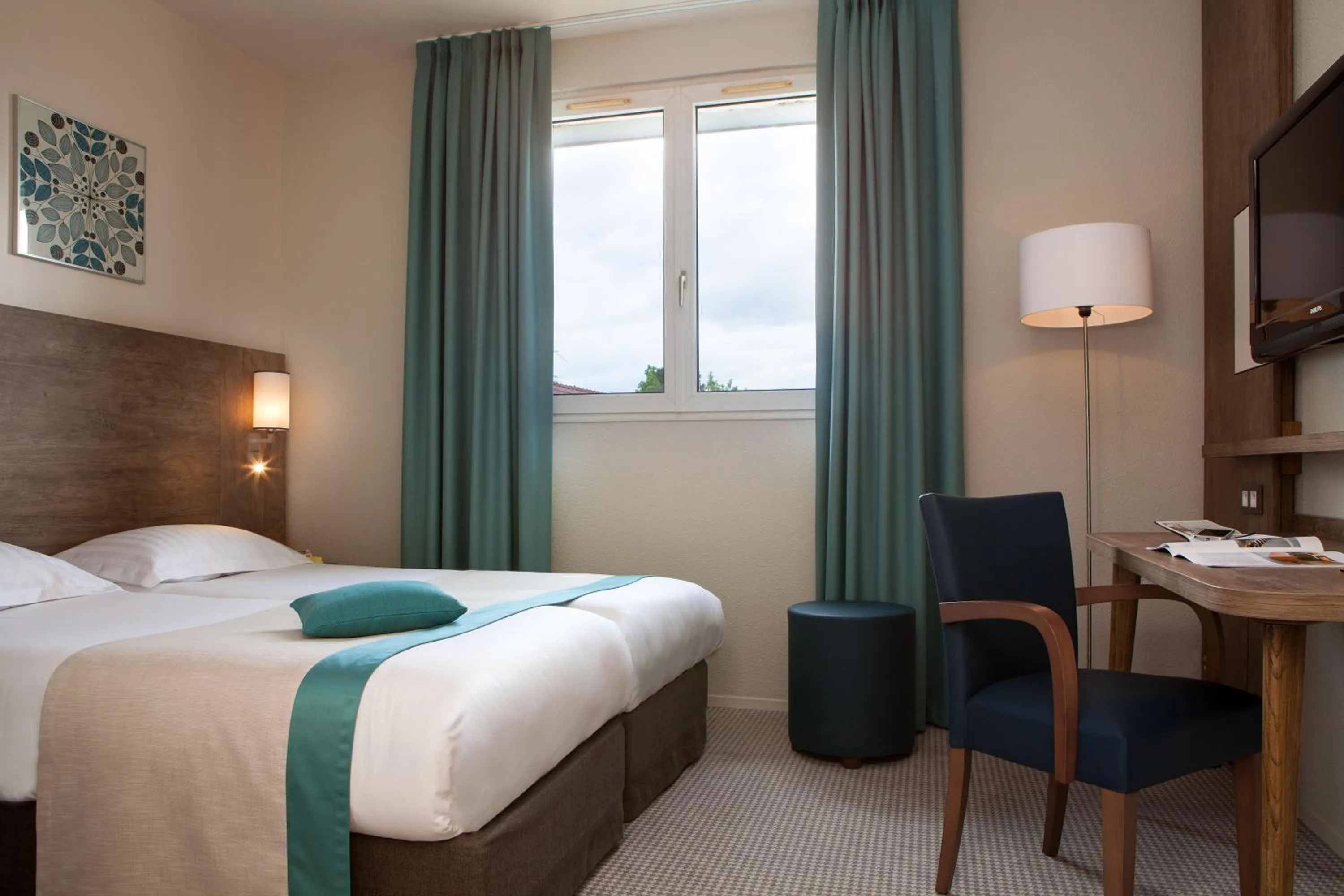 Bedroom, Bed in Logis Hôtel Beauséjour Colmar