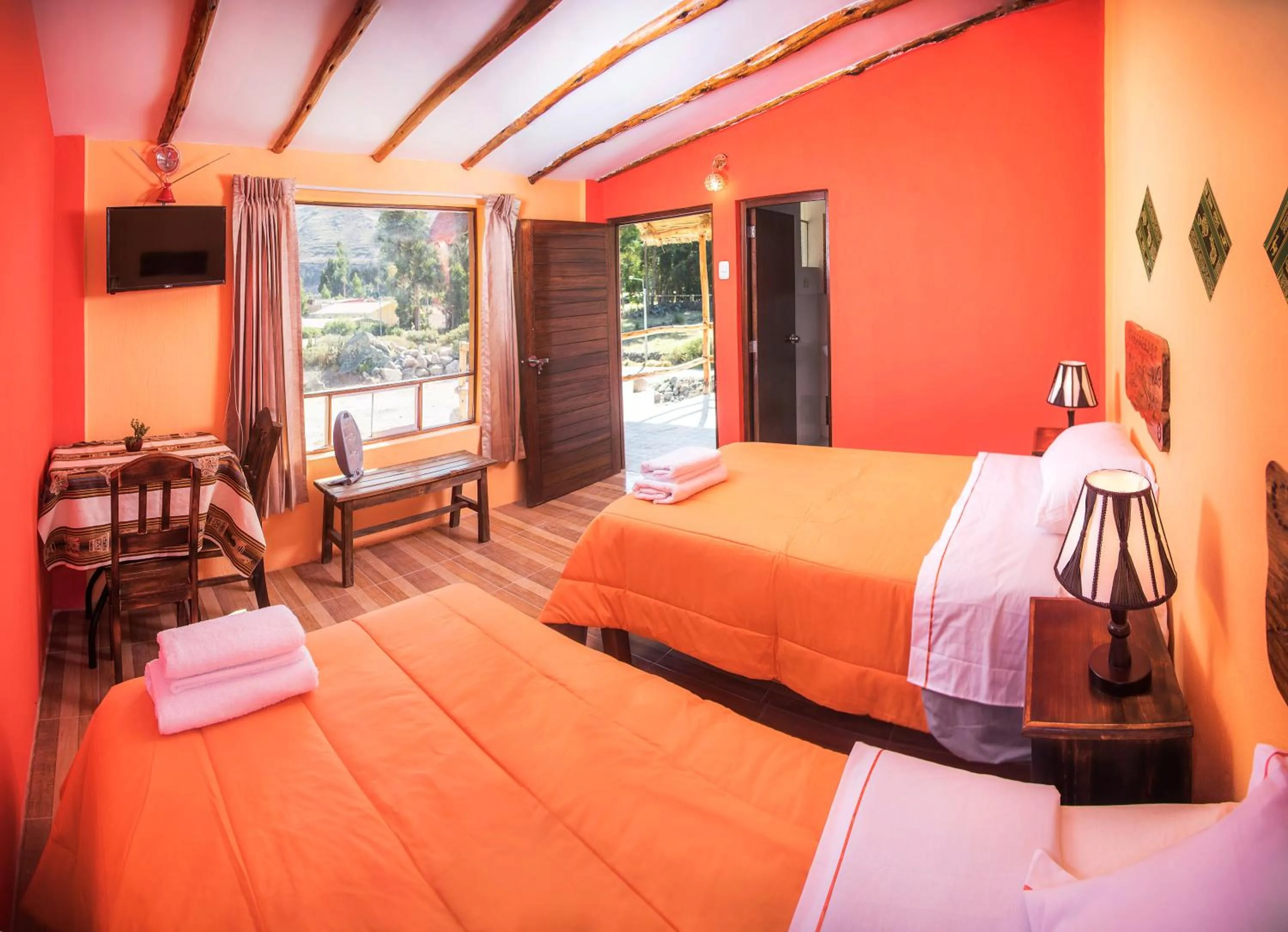 Photo of the whole room, Bed in Le Foyer Colca
