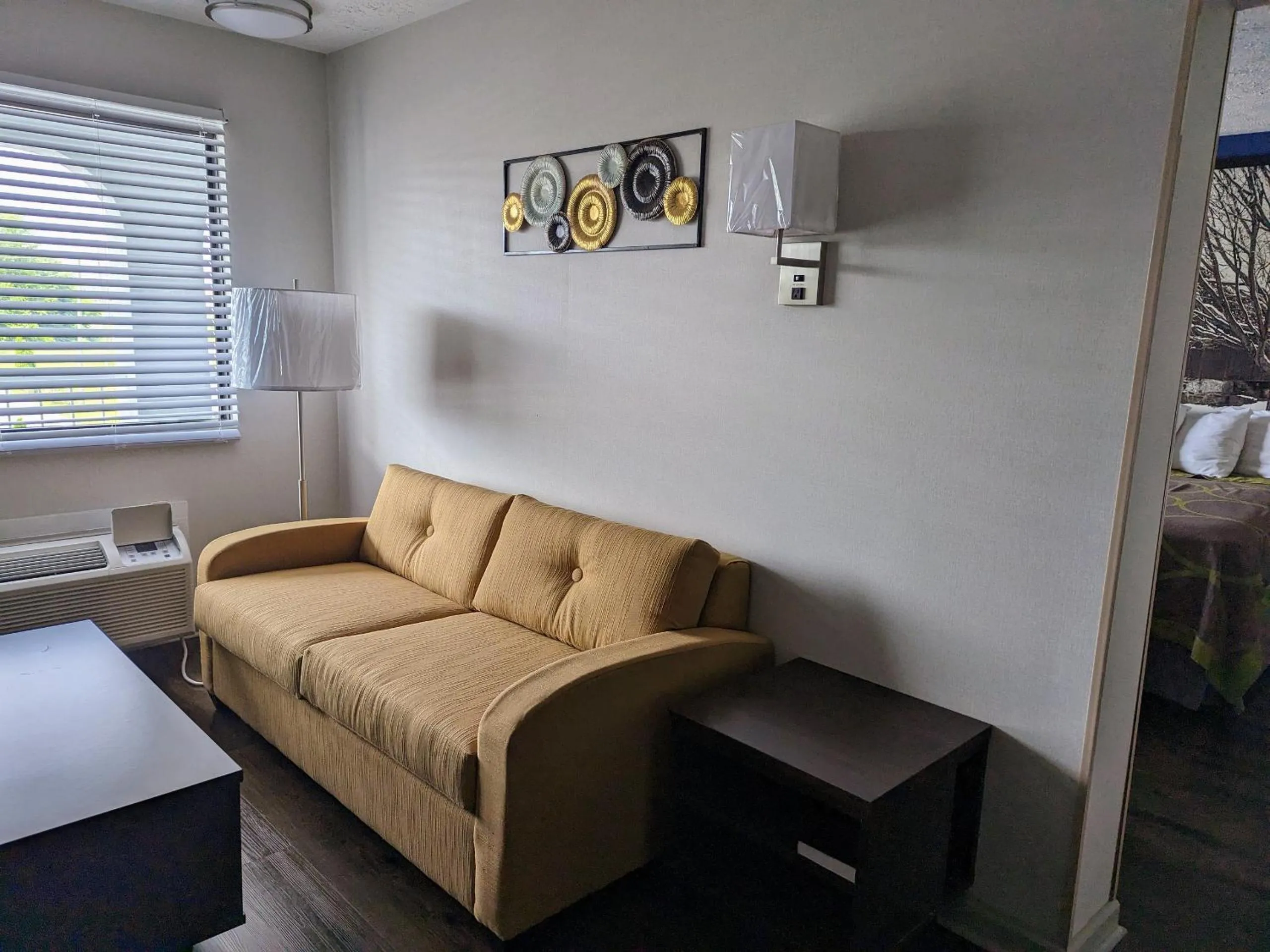 Living room in Super 8 by Wyndham Wytheville