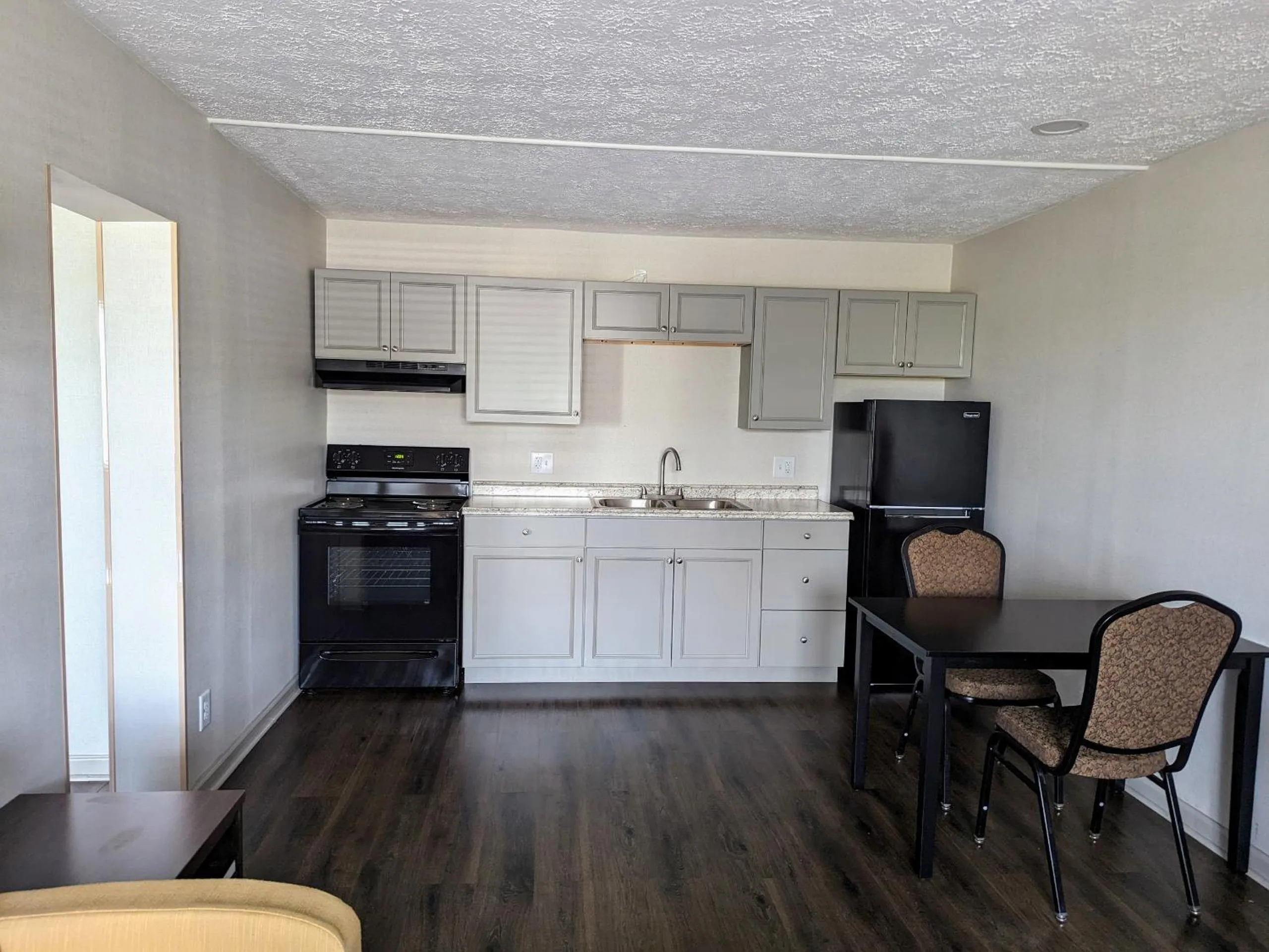 kitchen in Super 8 by Wyndham Wytheville