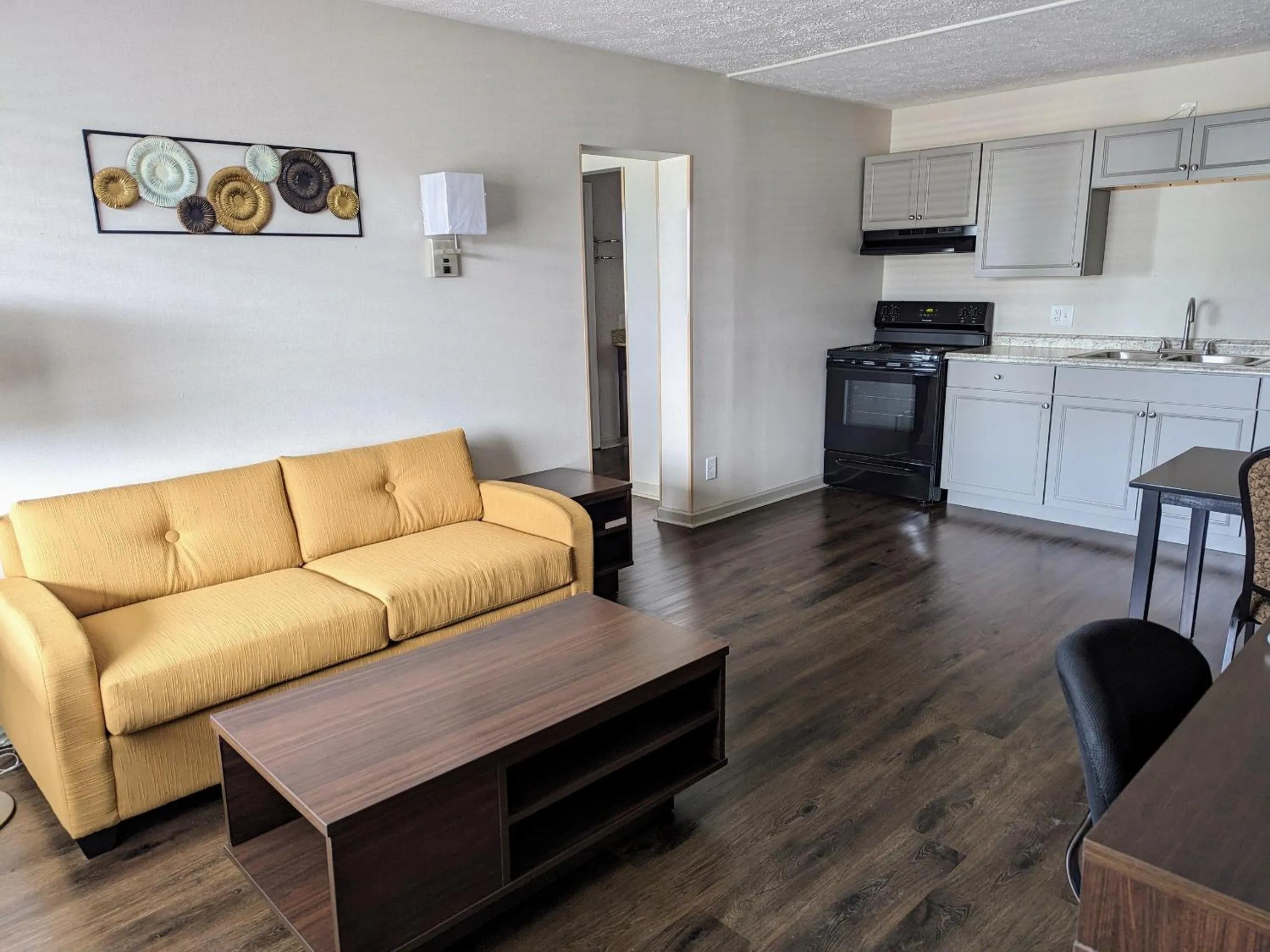 Living room in Super 8 by Wyndham Wytheville