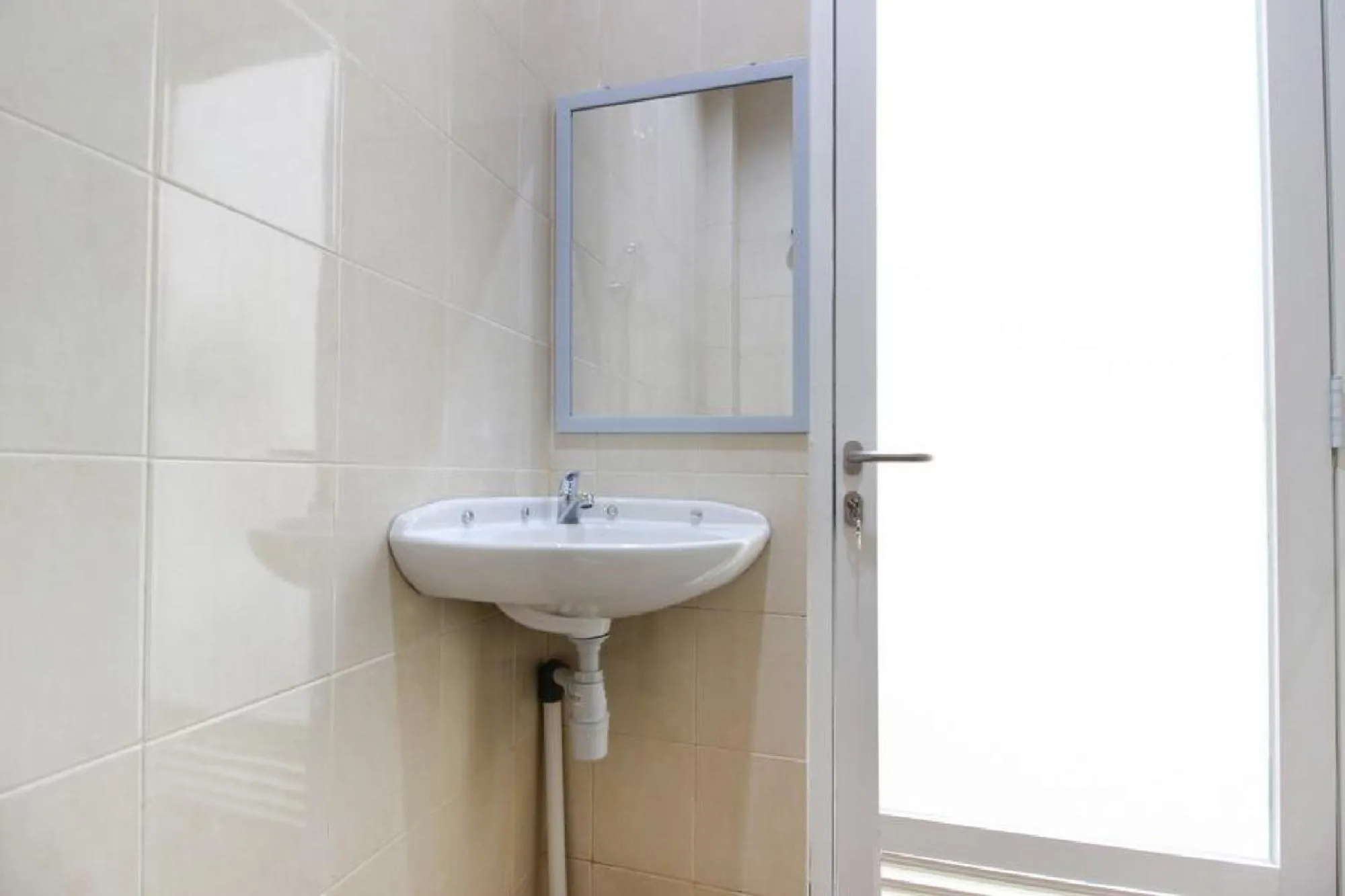 Bathroom in RedDoorz near Jogja City Mall 3