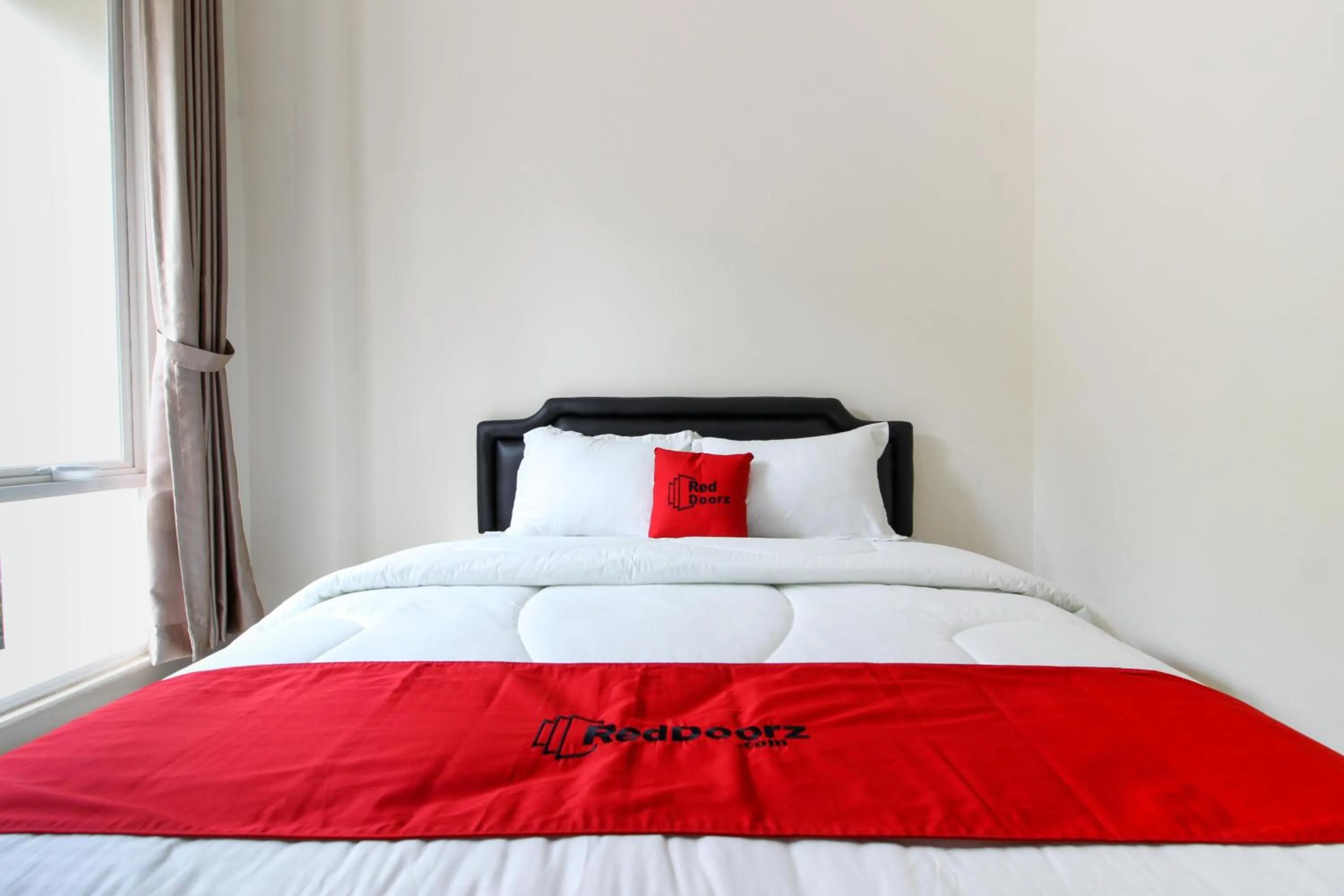 Bedroom, Bed in RedDoorz near Jogja City Mall 3