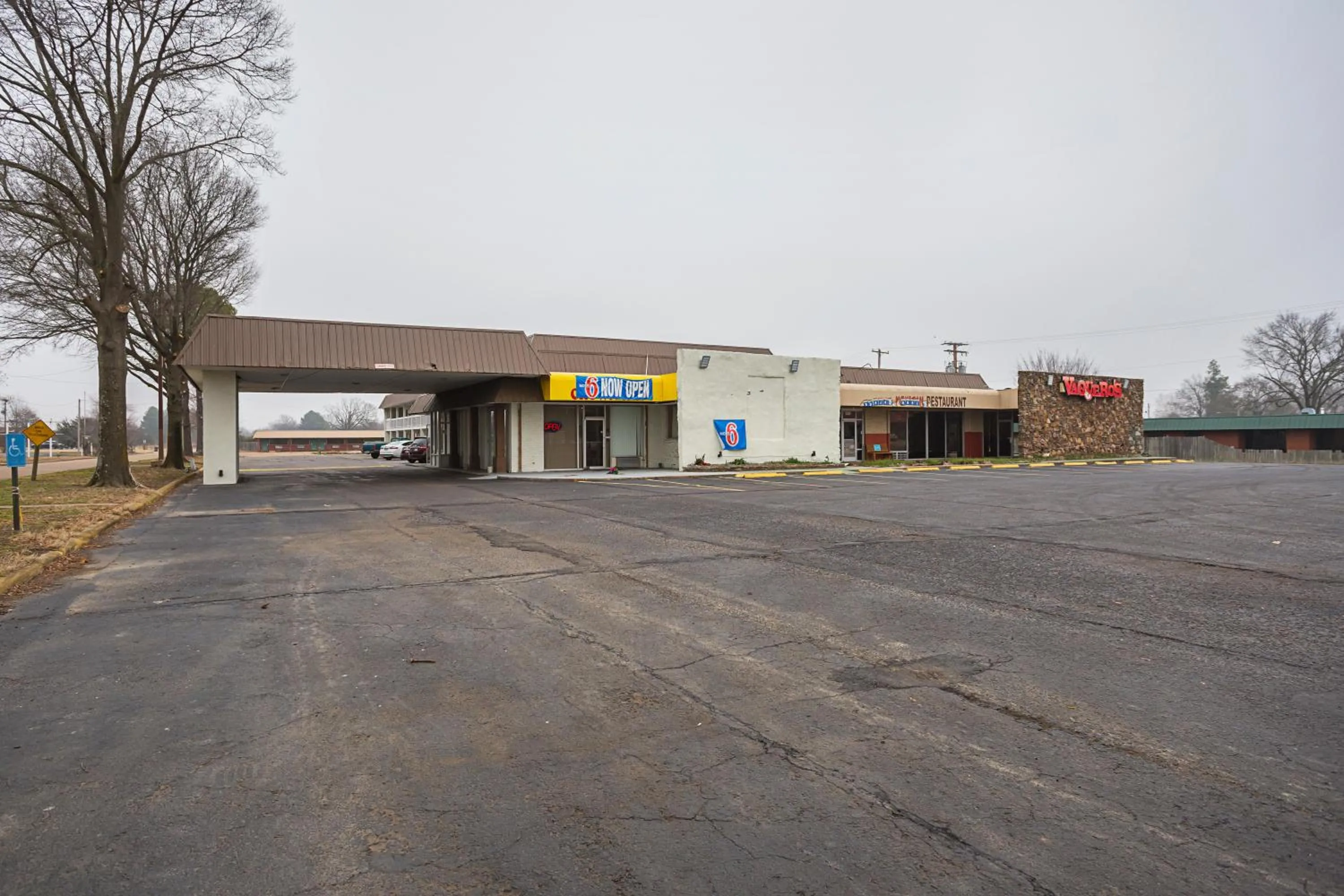 Property building in Motel 6-Brinkley, AR