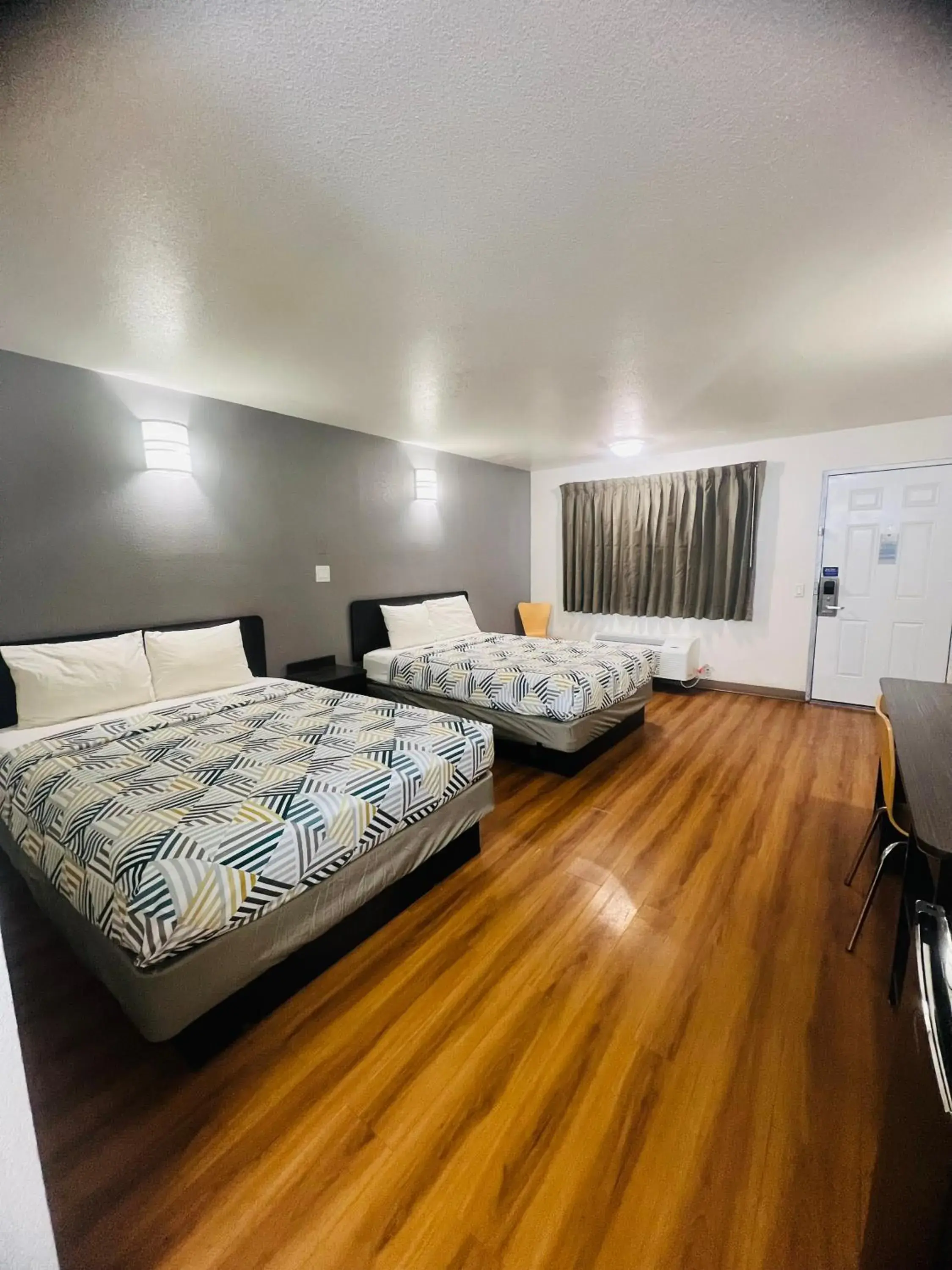 Deluxe Double Room - Smoking in Motel 6-Brinkley, AR Deluxe Double Room - Smoking in Motel 6-Brinkley, AR