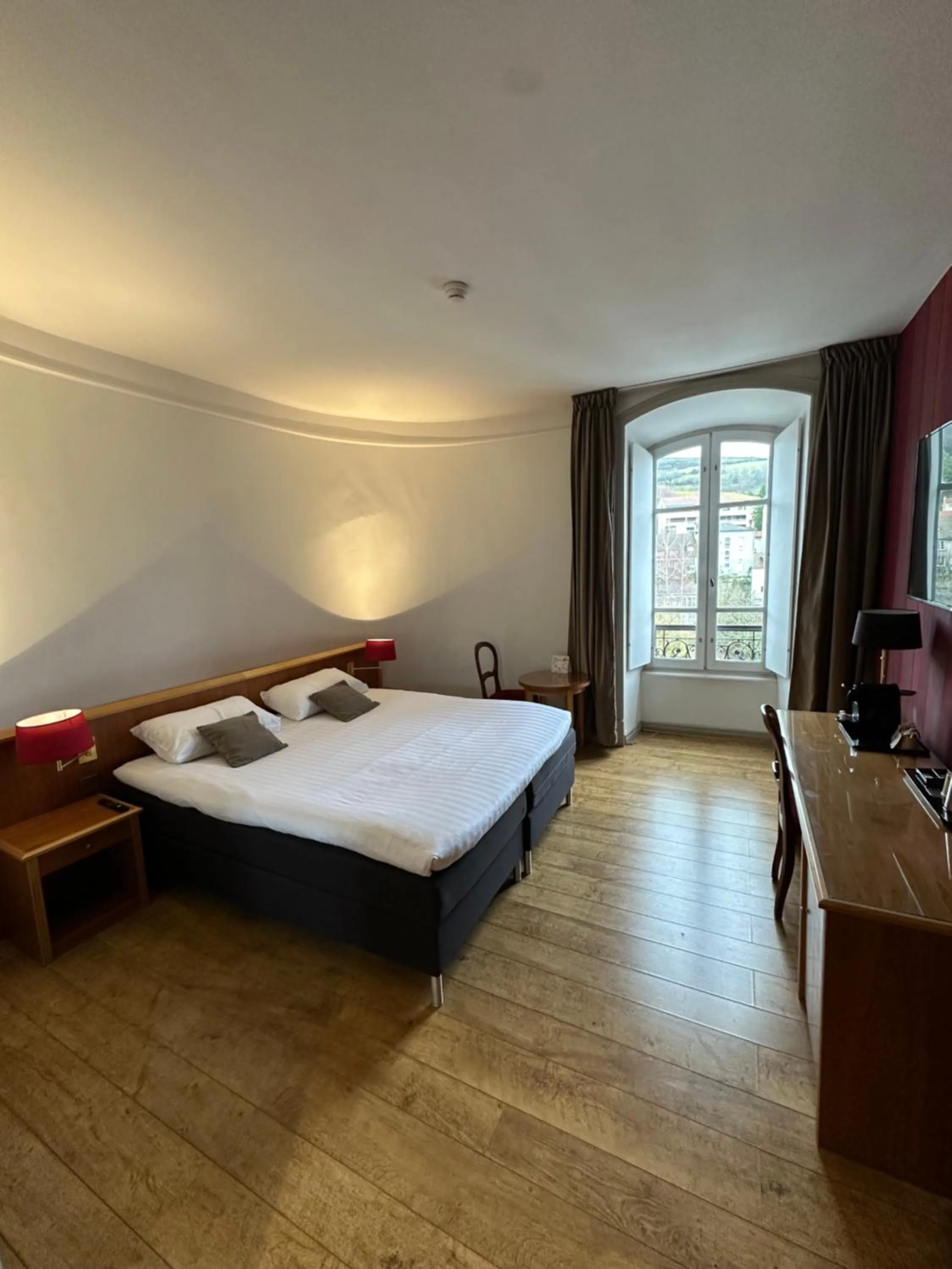 Photo of the whole room, Bed in The Originals Boutique, Grand Hôtel Saint-Pierre, Aurillac