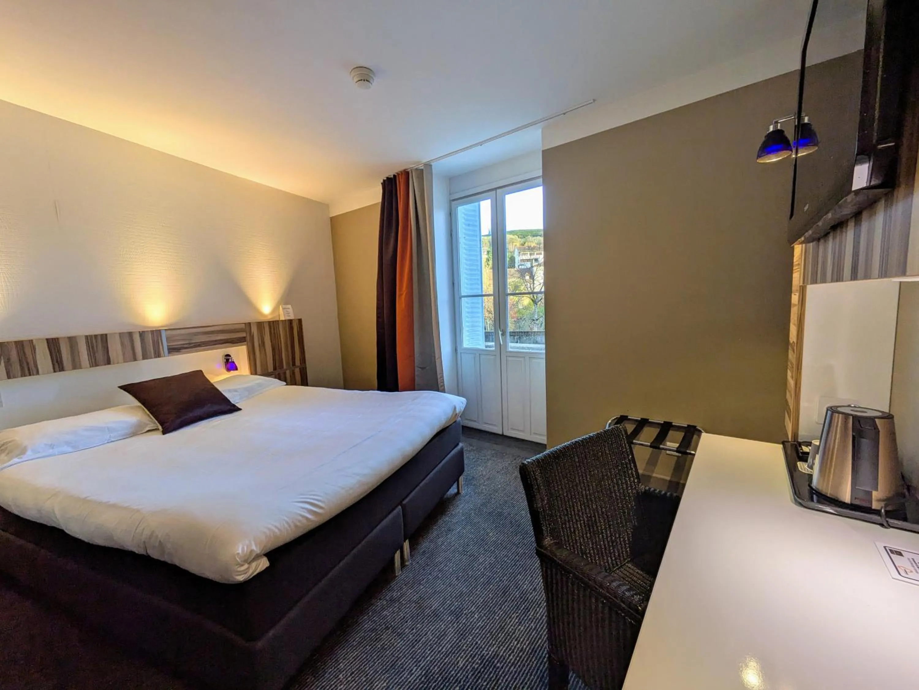 Bed in The Originals Boutique, Grand Hôtel Saint-Pierre, Aurillac