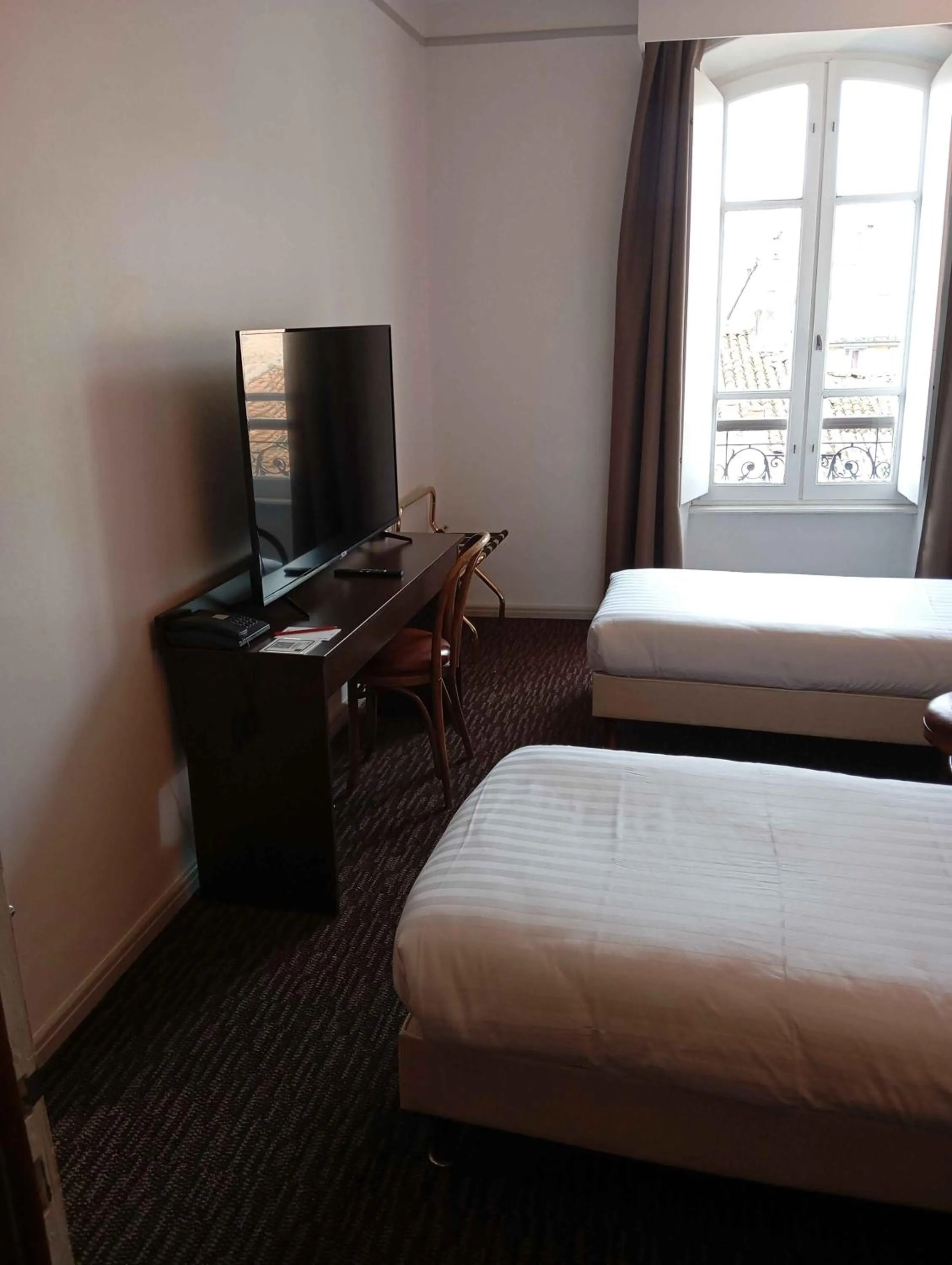 Bed in The Originals Boutique, Grand Hôtel Saint-Pierre, Aurillac