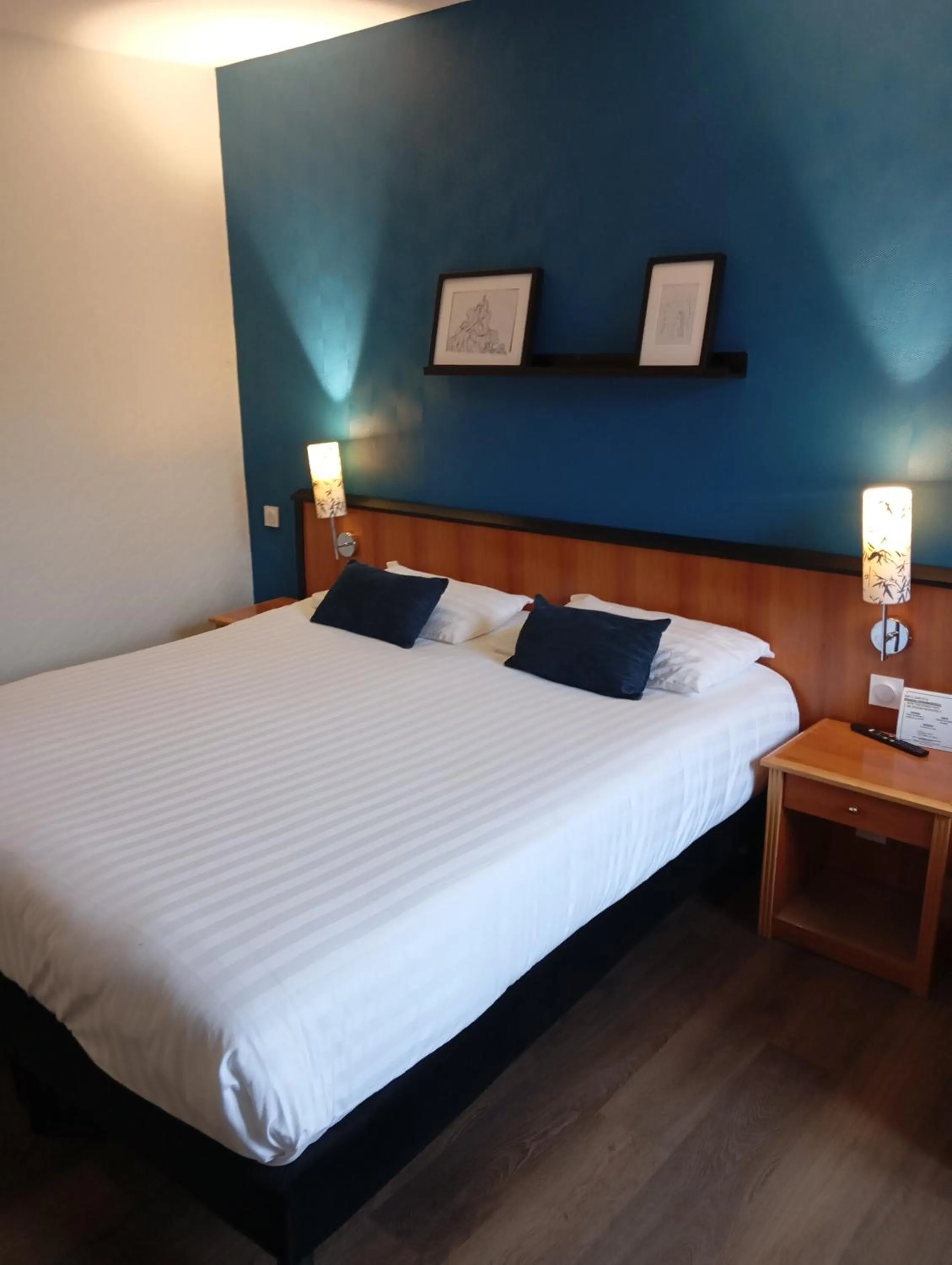 Photo of the whole room, Bed in The Originals Boutique, Grand Hôtel Saint-Pierre, Aurillac